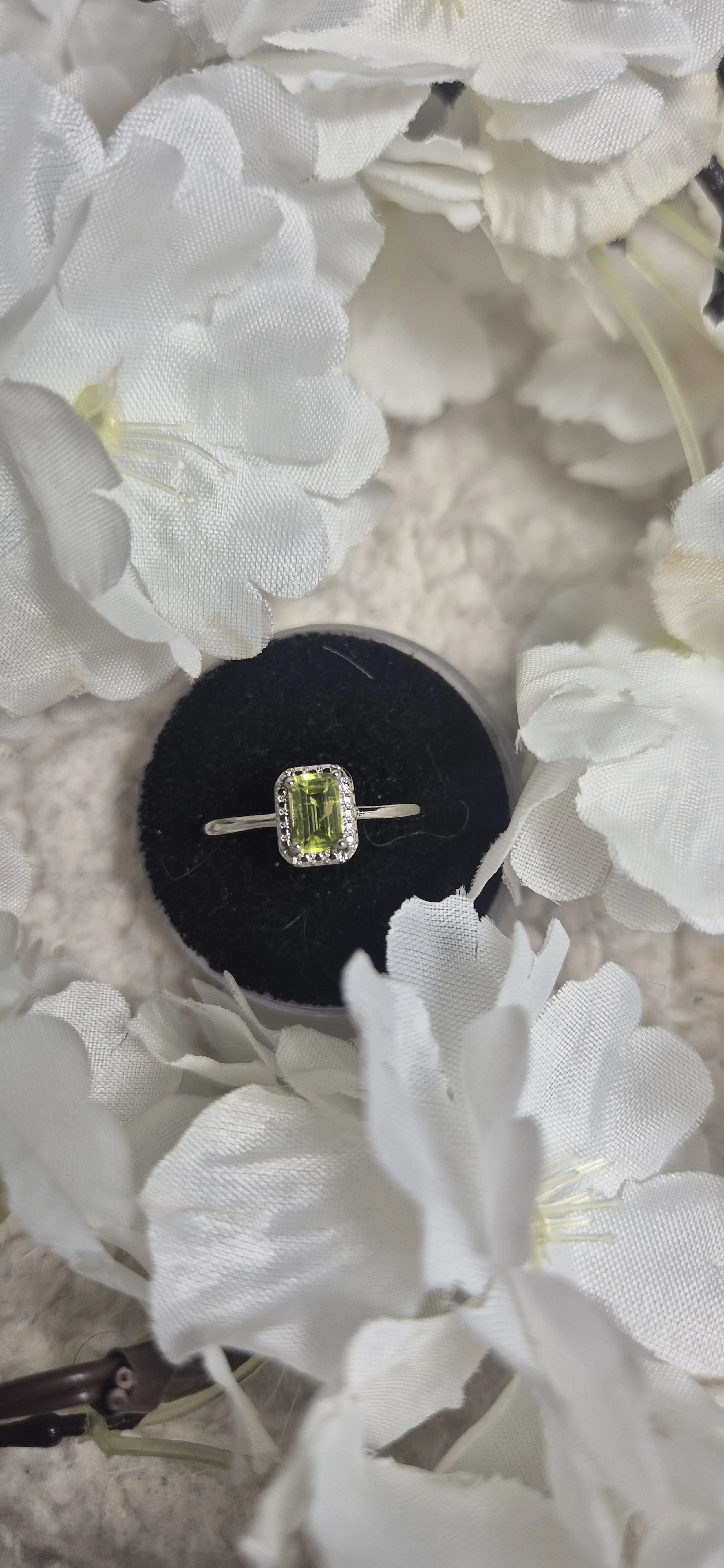 💚 Peridot Halo Silver-Tone Ring