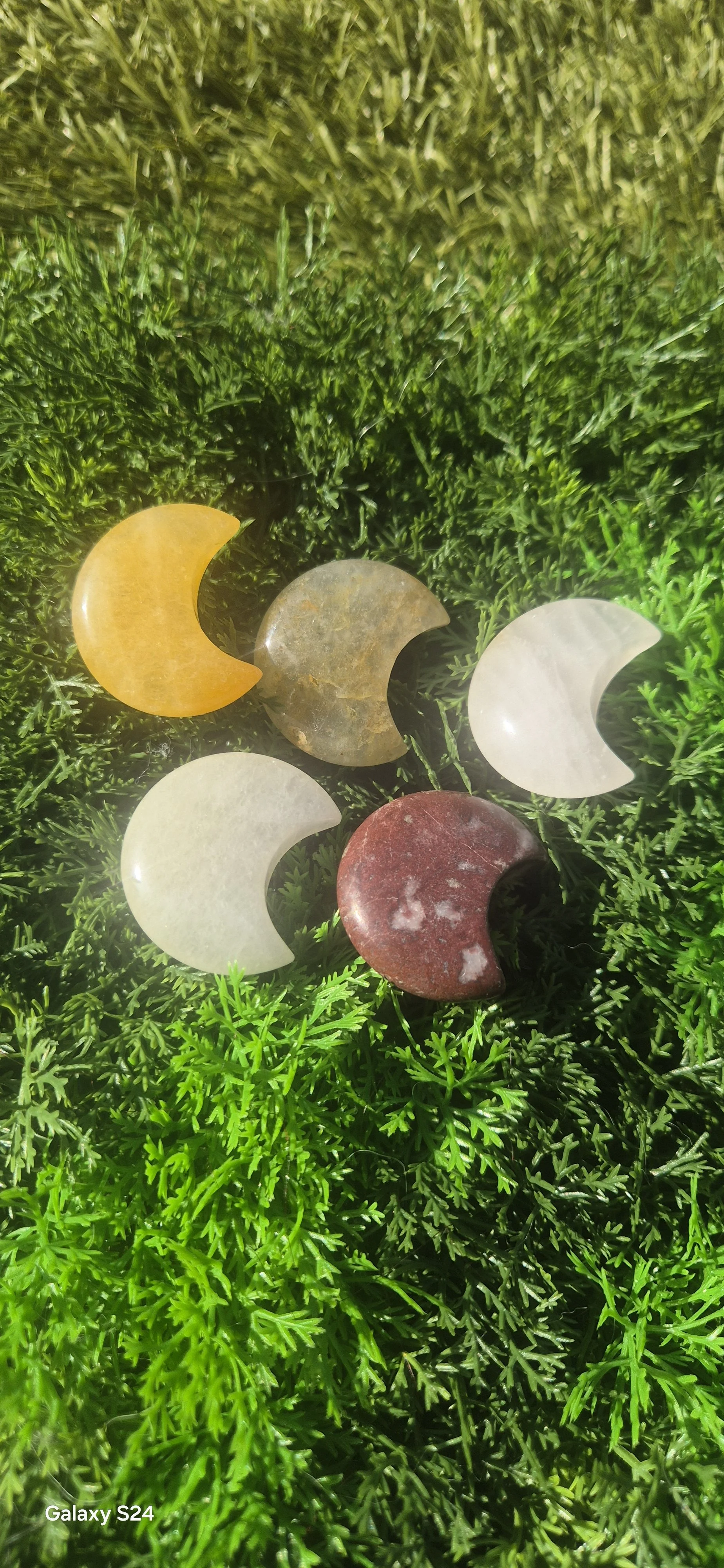 🌙 Crystal Moon Carvings (3–4cm)