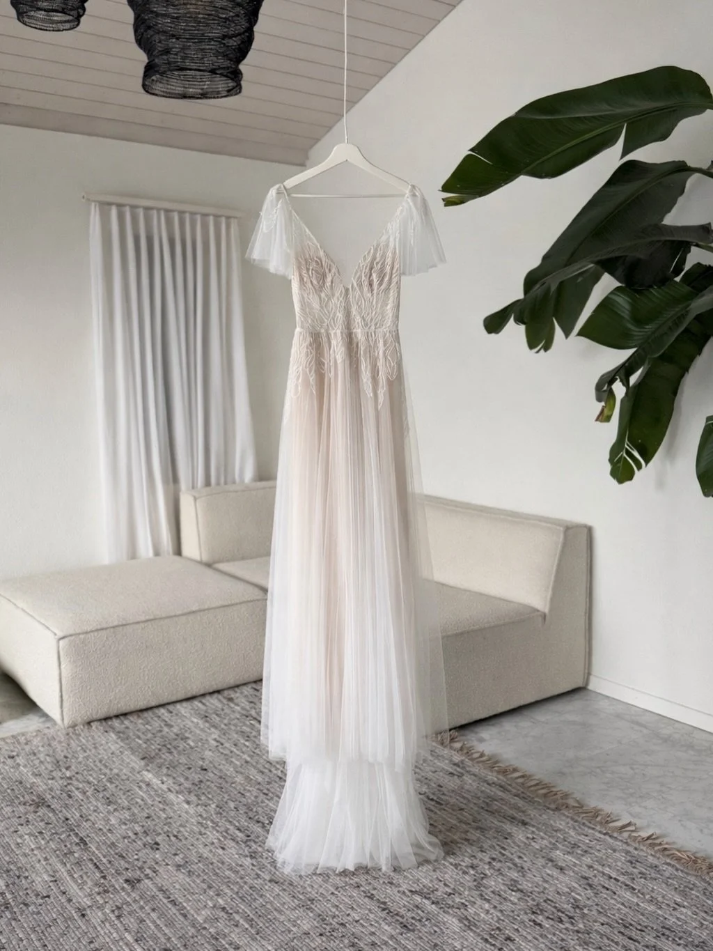 ✨ Anna Kara &ndash; schwerelos sch&ouml;n ✨

Wir haben schon viele Kleider in den H&auml;nden gehalten.
Aber selten eines, das sich so anf&uuml;hlt wie dieses.

Dieses traumhafte Modell von Anna Kara ist federleicht &ndash;
so leicht, dass man fast v