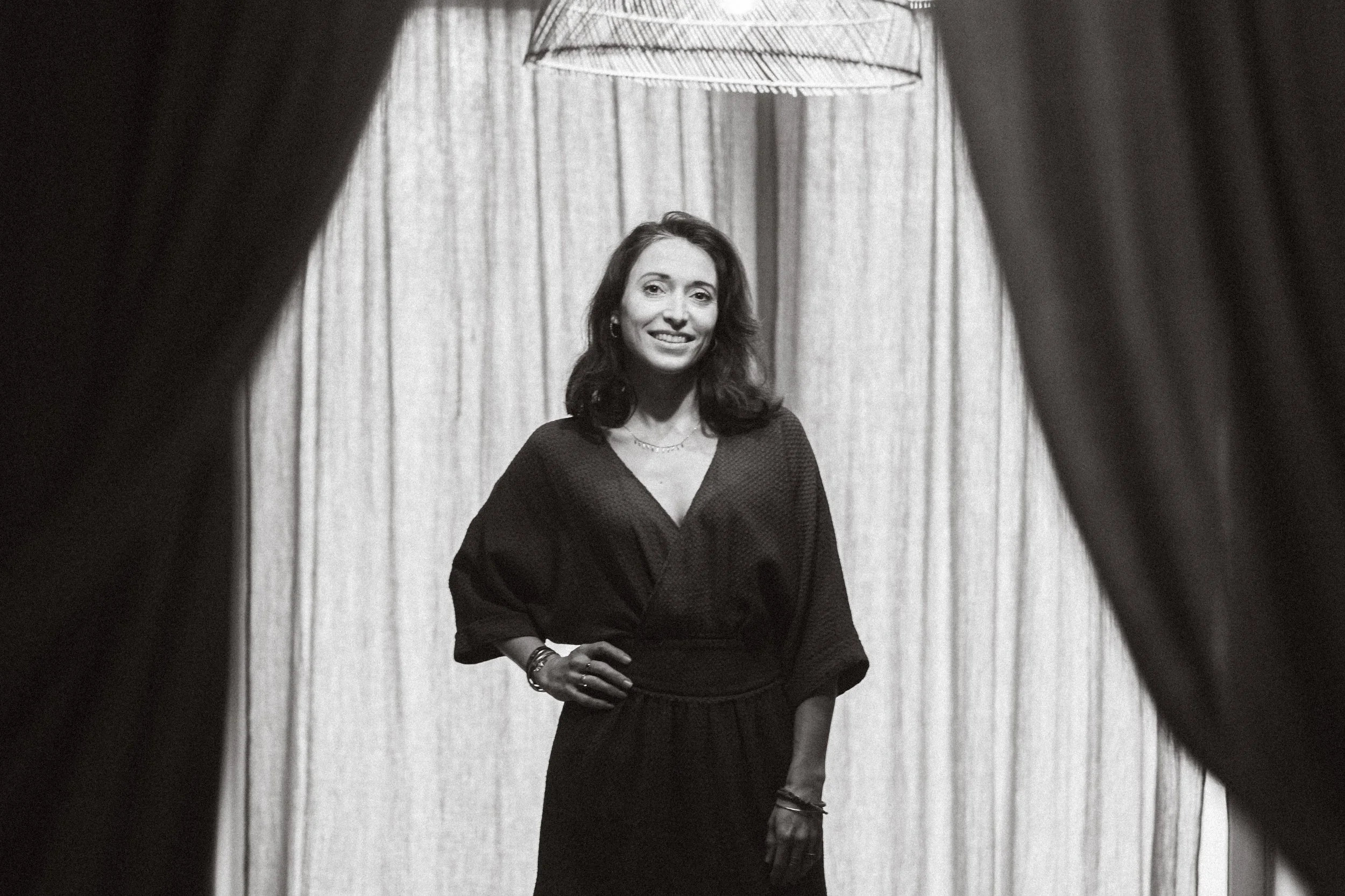 femme pratiquant la médecine traditionnelle chinoise à annecy