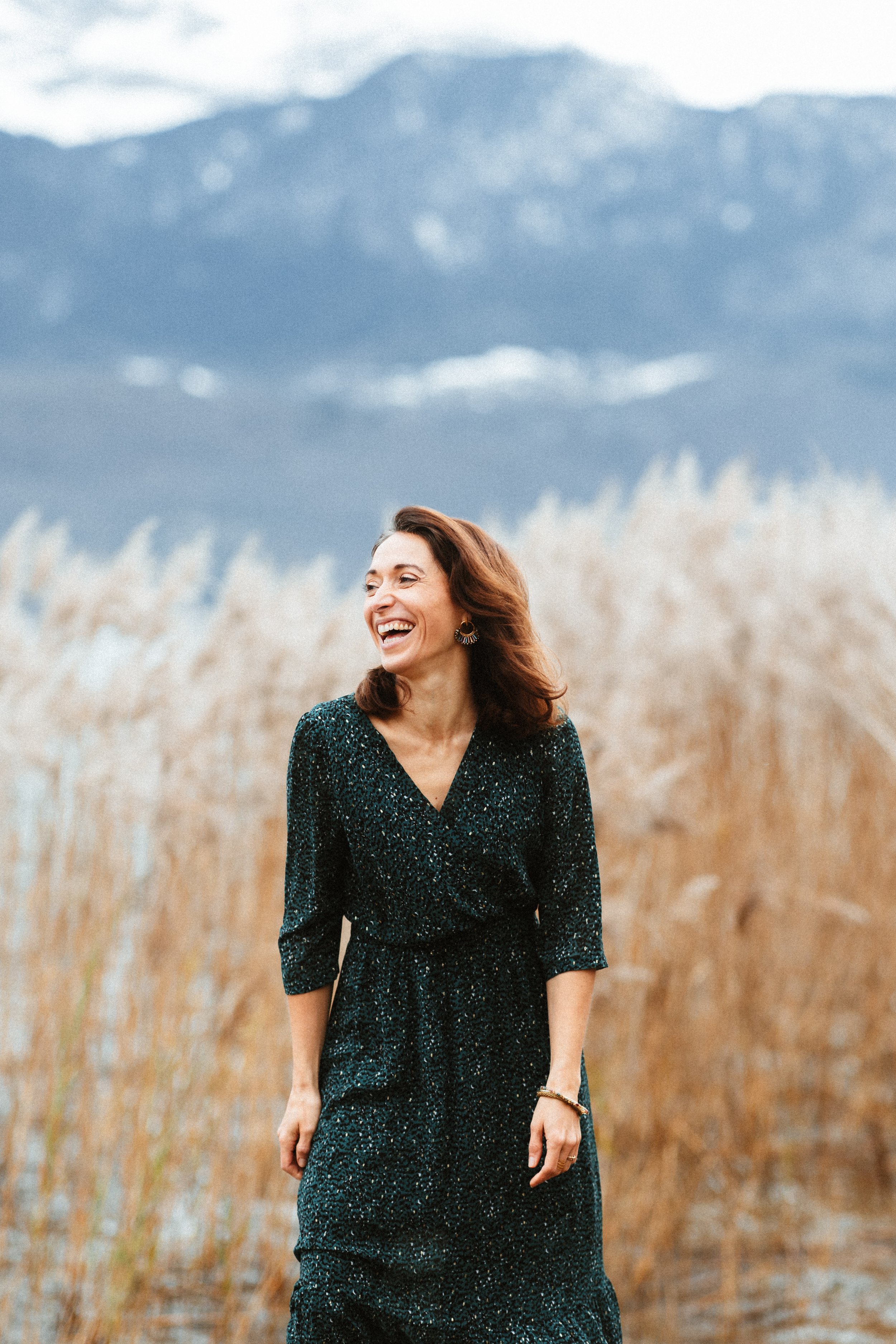 femme pratiquant l'acupuncture à annecy