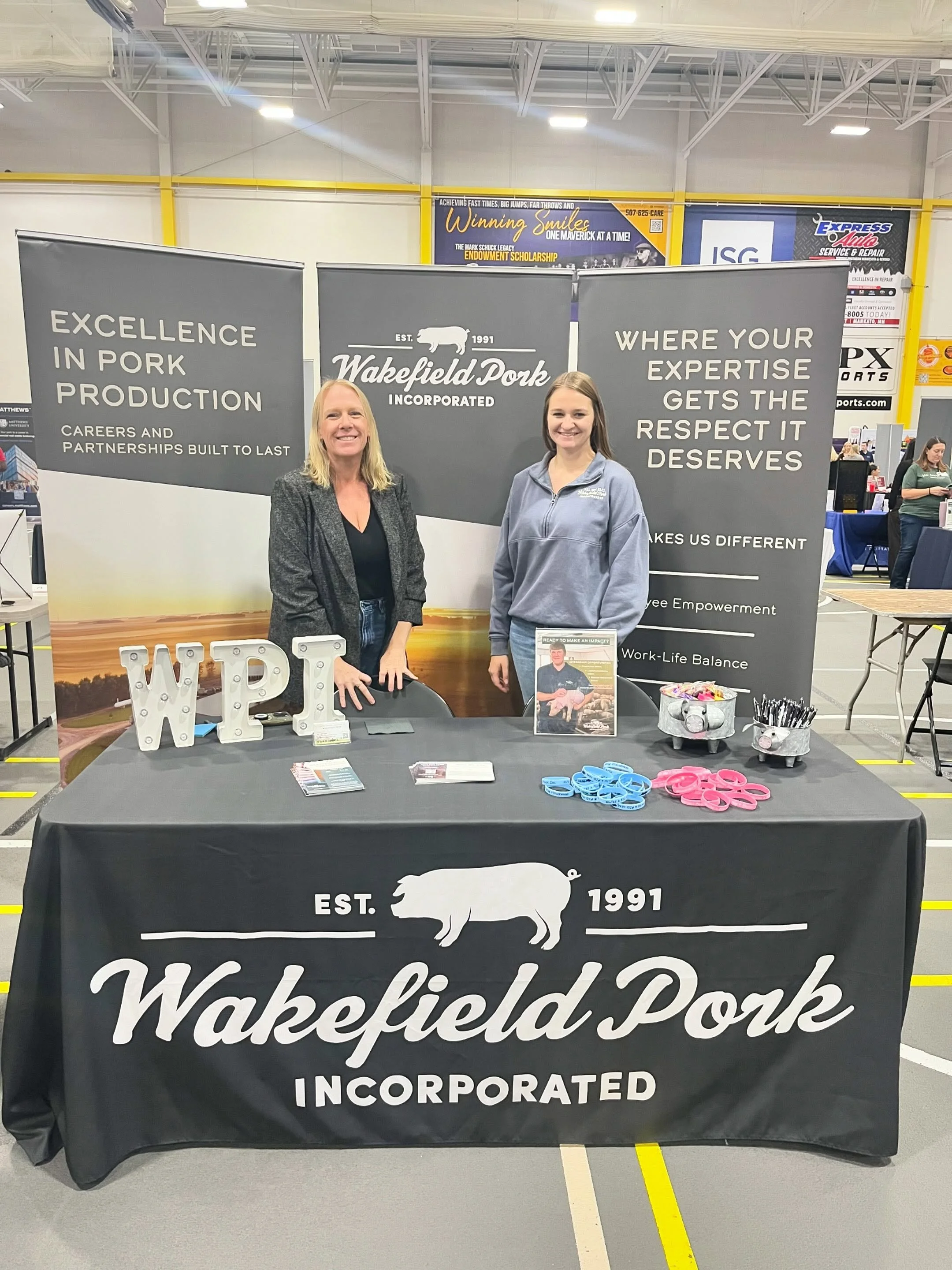 Briana and Baleigh are at the MSU Career Fair in Mankato until 3! If you are looking for an internship, make sure to stop by! 🐷