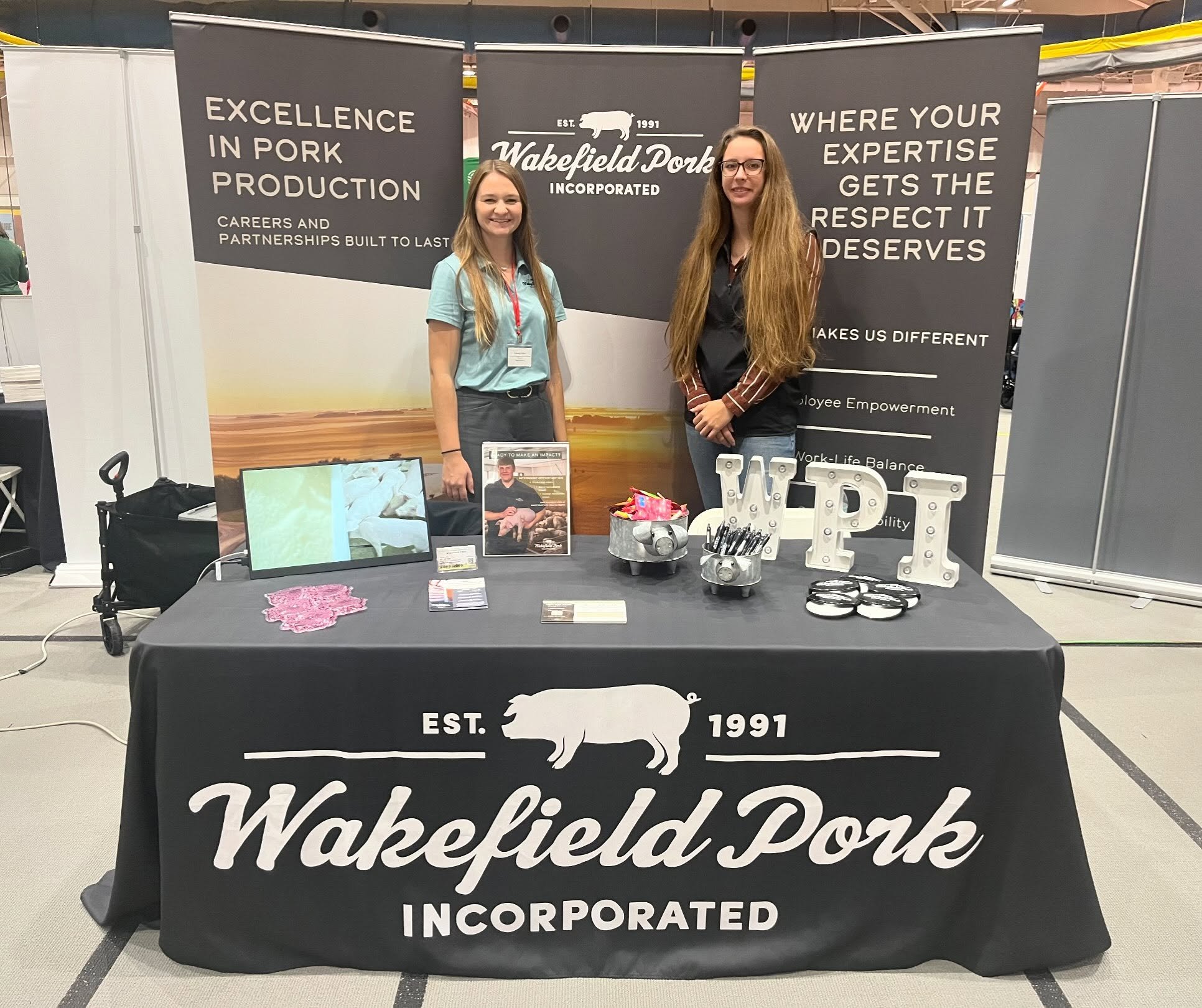 Baleigh and Fayth are at the Iowa State University Career Fair today! If you are an ISU student looking for an internship, stop by before 2pm!🐷 #summerinternship #wakefieldpork
