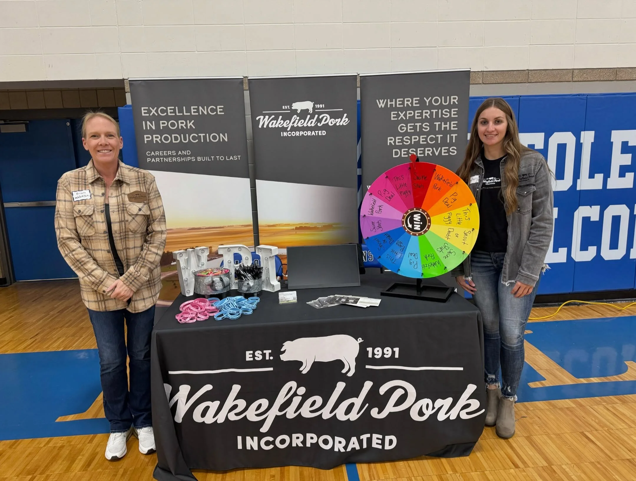 Briana and Kaitlyn spent the day at the Foley High School Career Fair talking with students about agriculture and answering questions about pigs! 
#CareerOpportunities #wakefieldpork