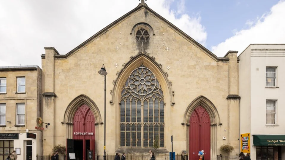 Avignon sells Cheltenham Revolution Bar to Private Investor