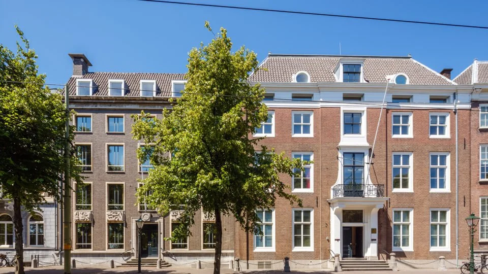 Avignon Capital Completes Refinance of it's Amsterdam Data Switch Centre (Copy) (Copy) (Copy)