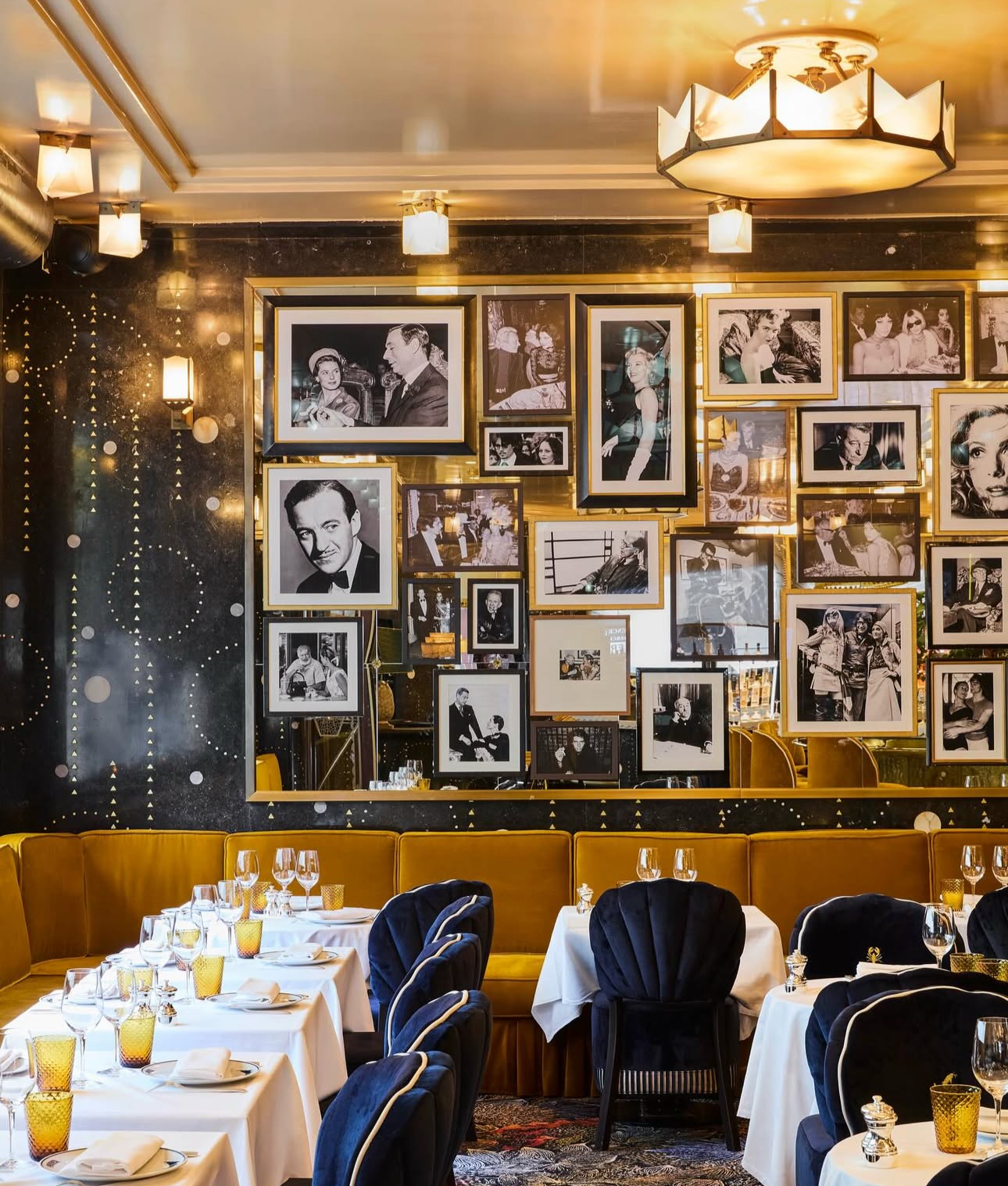 Prunier Paris Restaurant Decor.png