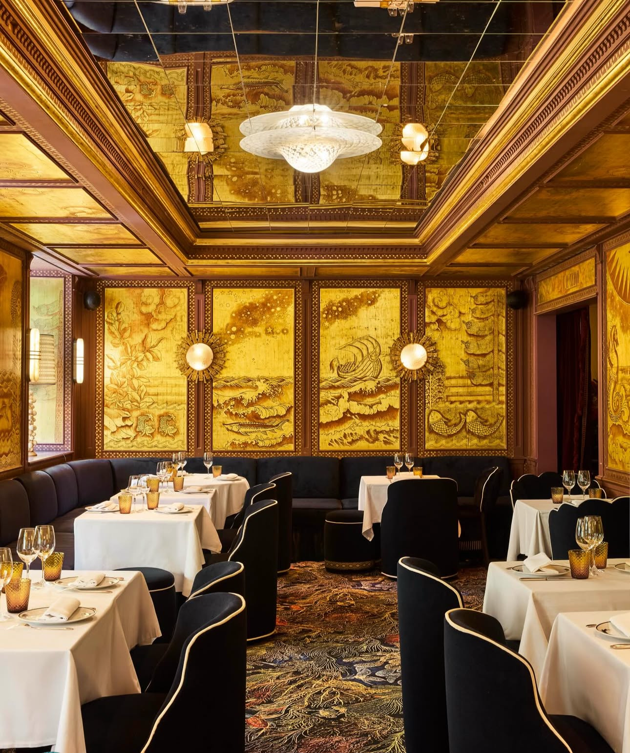 Prunier Paris Restaurant Decor.png