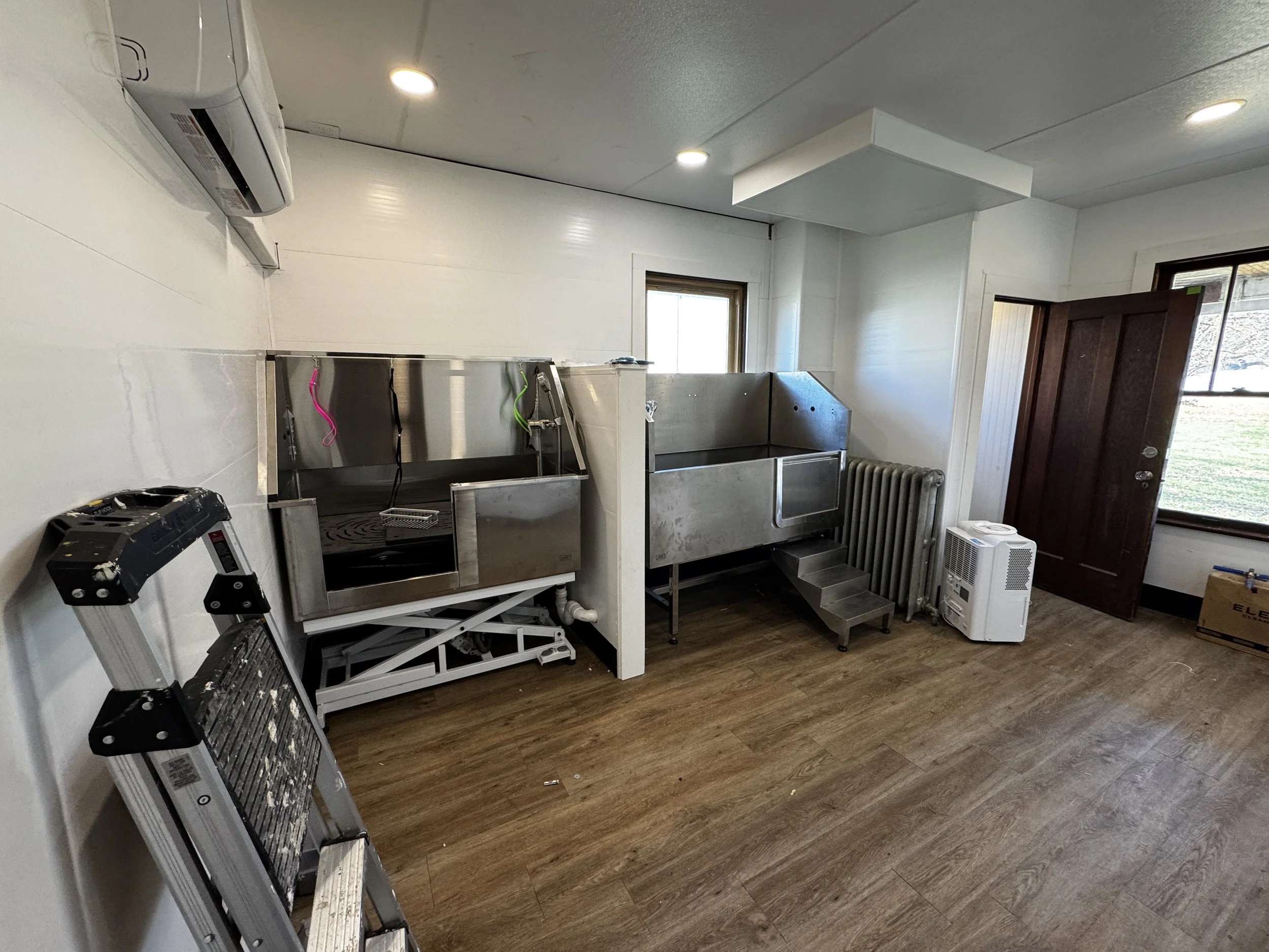 Love Your Doggo grooming salon interior photos of the bathing stations in Blacklick, Ohio