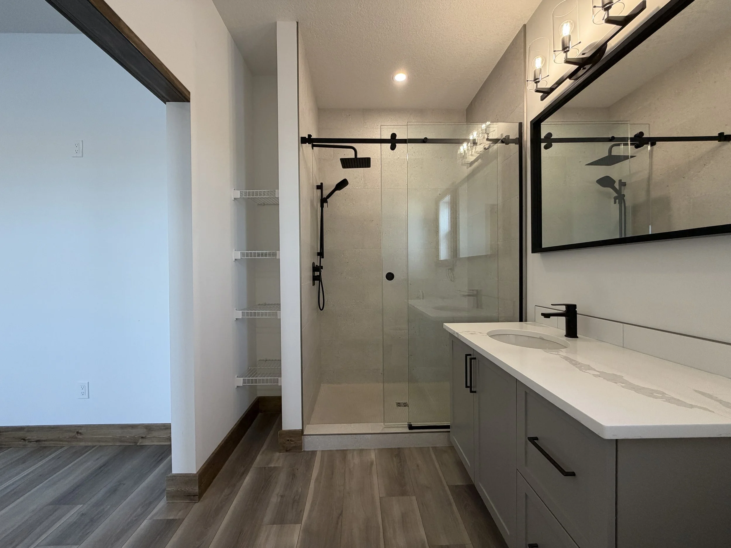 Z  Walker - Ensuite 1.JPG