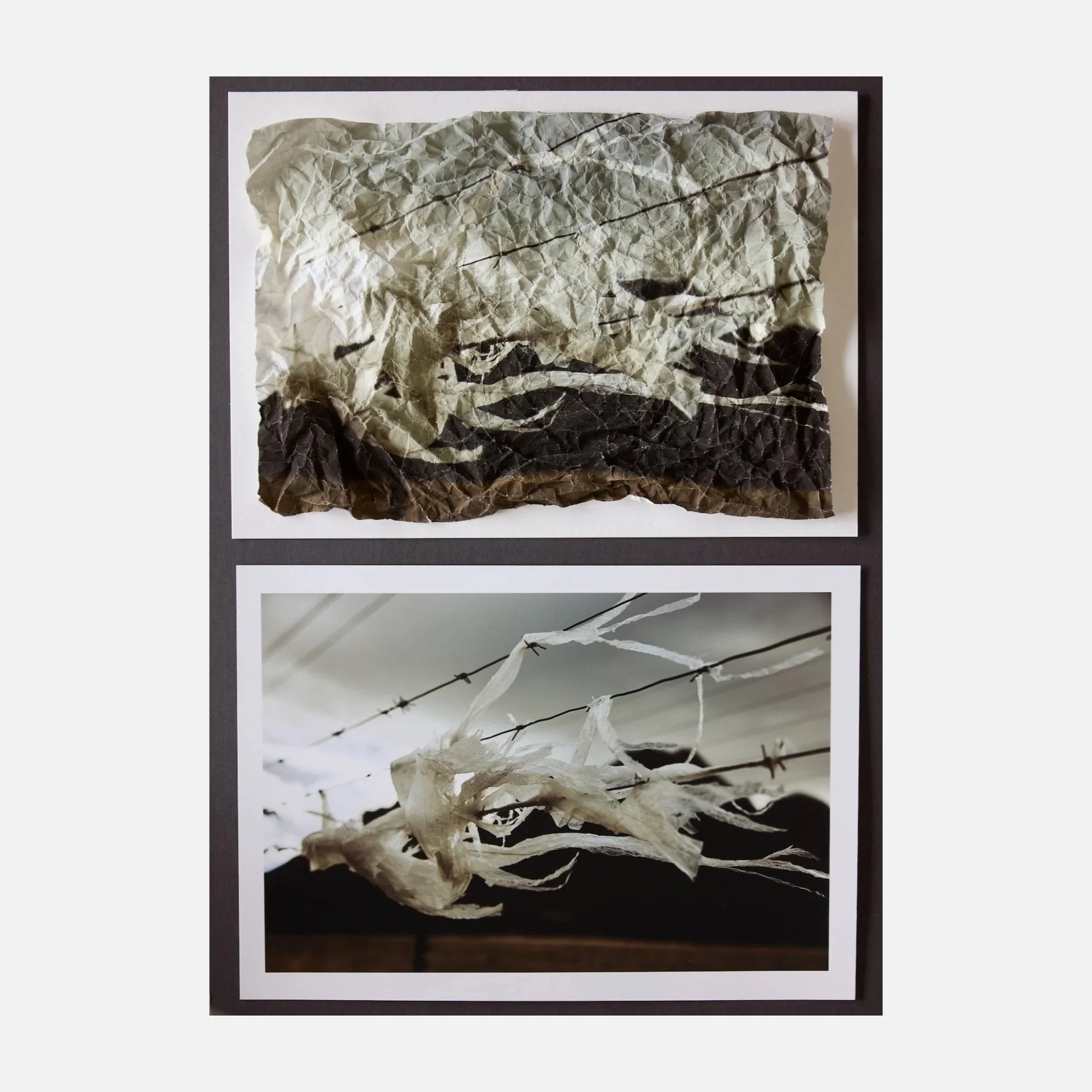 Zeichnung eines Gesichts auf zerknittertem Papier, umrahmt von weißen und schwarzen Rahmen.