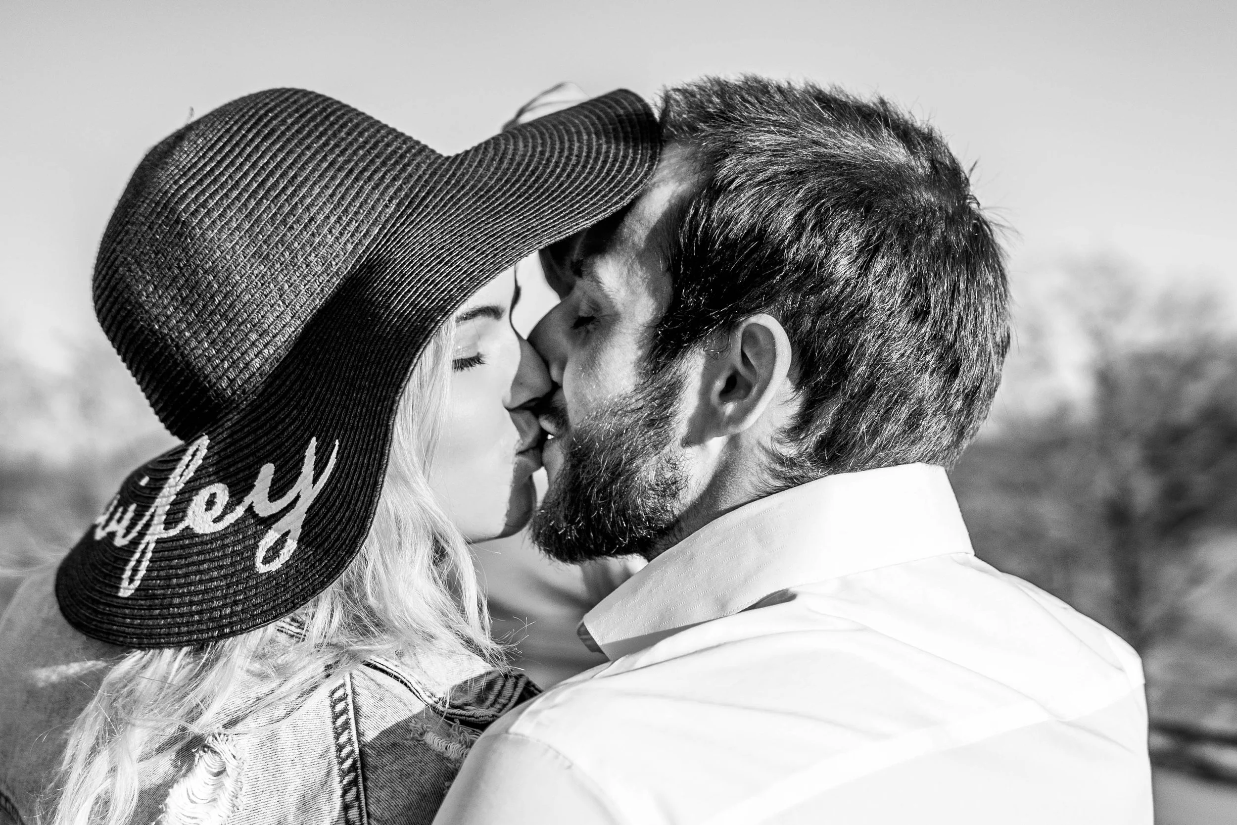 Engagement Photo Sessions in Roanoke, VA: What to Expect &amp; How to Make Yours Unforgettable