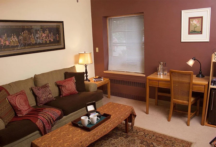 retreat-deluxe-suite-2.jpg