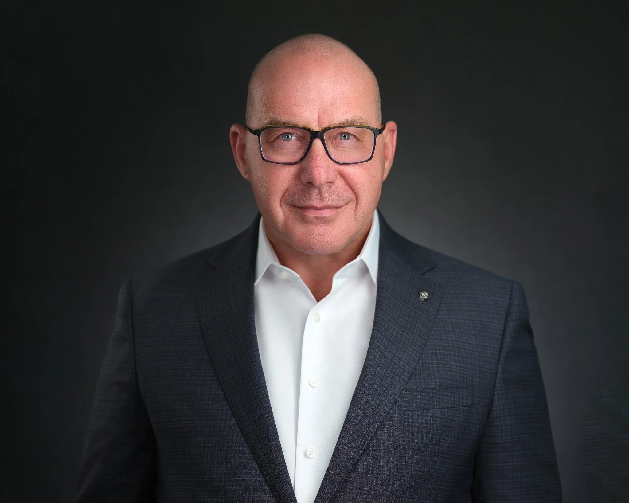 A good middle-aged investment consultant. Pioneer in the ETF business. Worked at Barclays, BlackRock, Dimensional, Cap Six and now consults with RIA on ETF selection and other business topics.