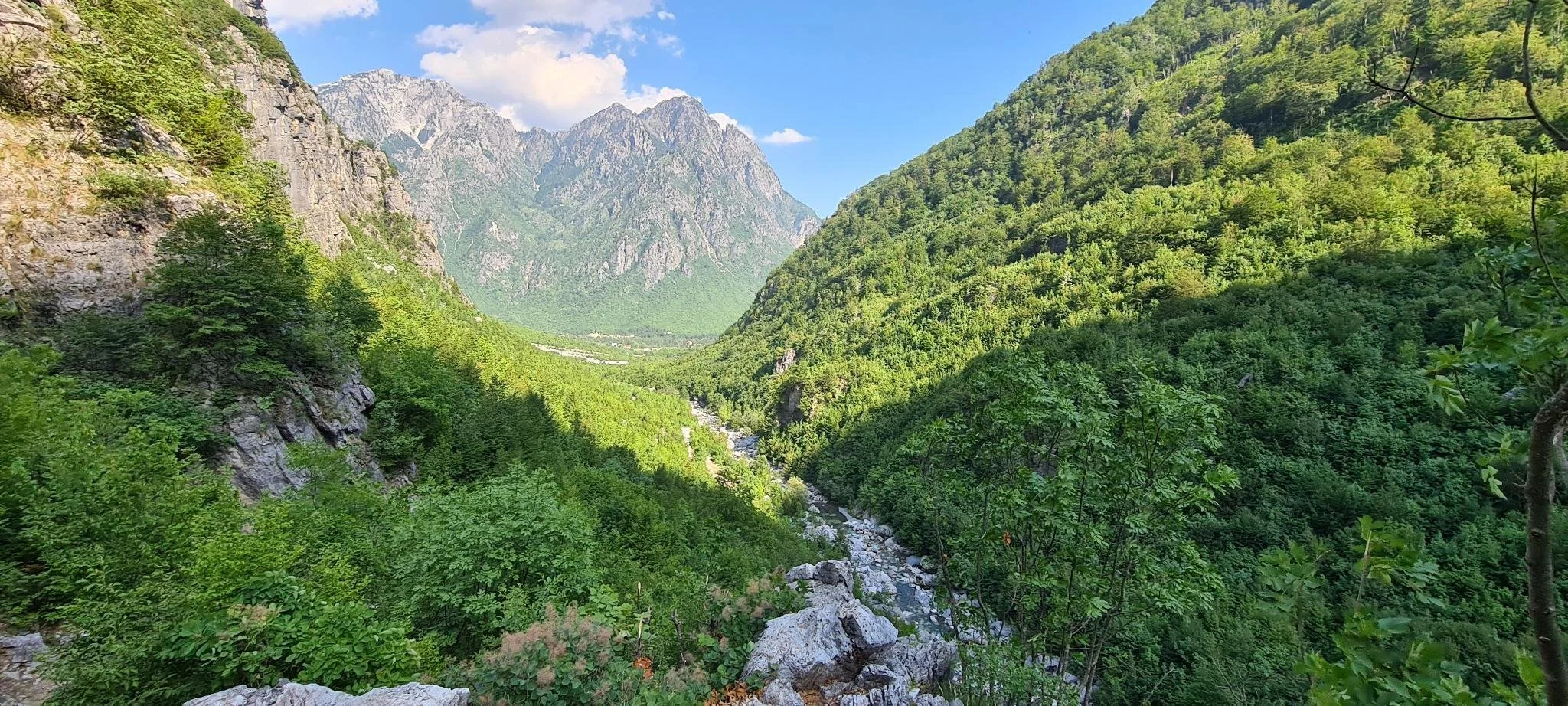 Magische Bergwelt in der Nachmittagssonne. 