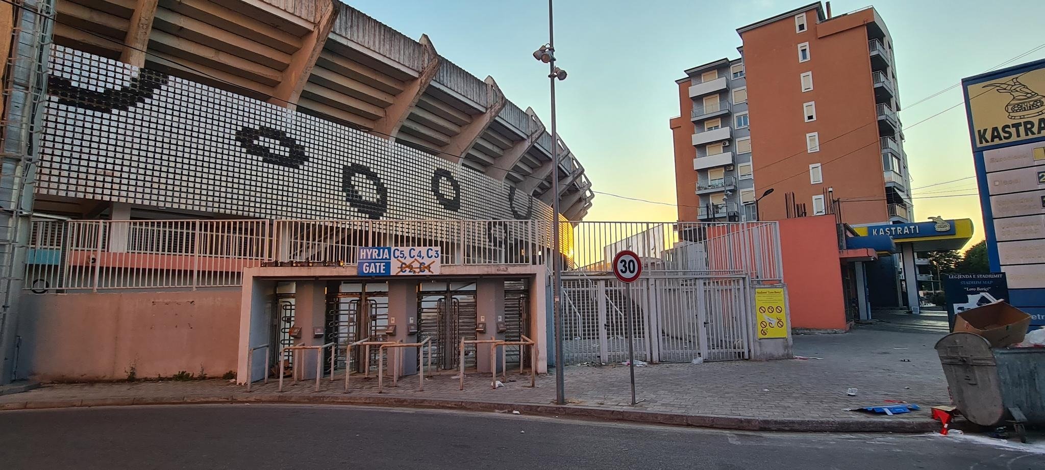 Hier fanden EM- und WM-Qualifikationsspiele statt. Nur rein kommt man leider nicht.