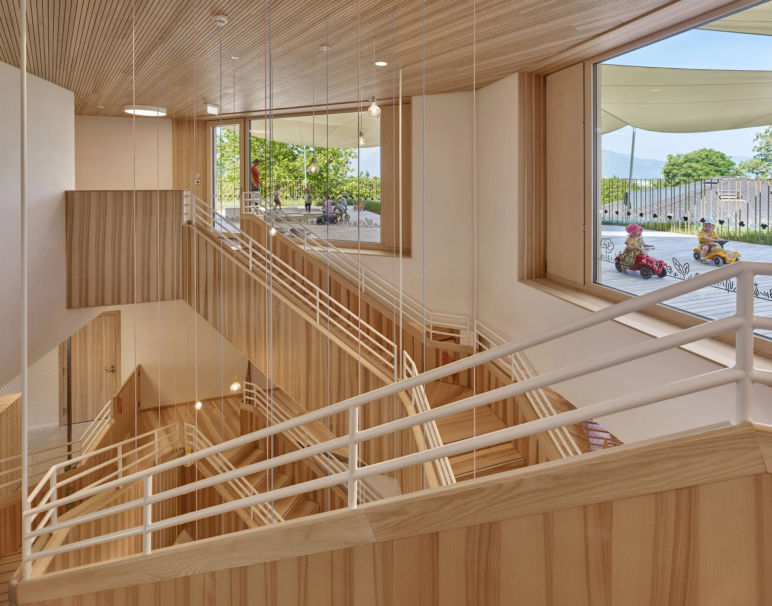 Kinderhaus Rankweil Markt | Zugang zu den Spielterrassen | Foto Marc Lins