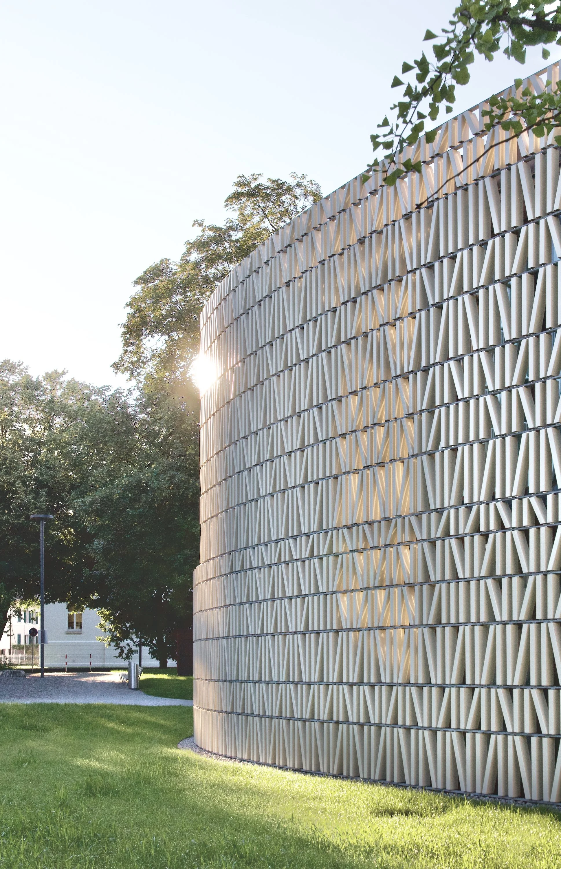 Stadtbibliothek Dornbirn | Glasierte Keramikfassade | Bücher | Lettern | Zeichen