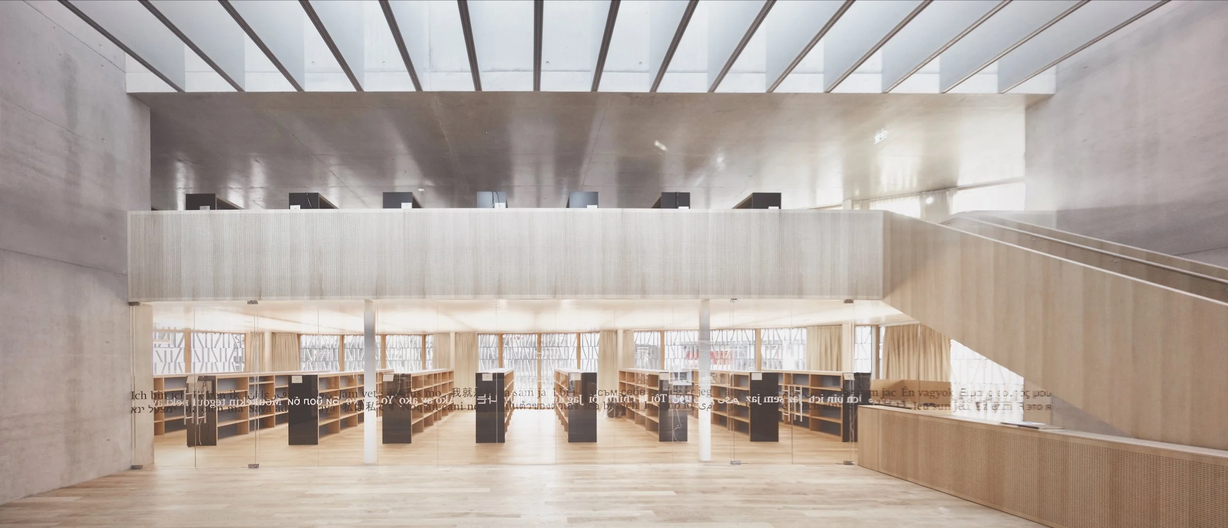 Stadtbibliothek Dornbirn | Foyer mit Oberlicht | Freihandbereiche