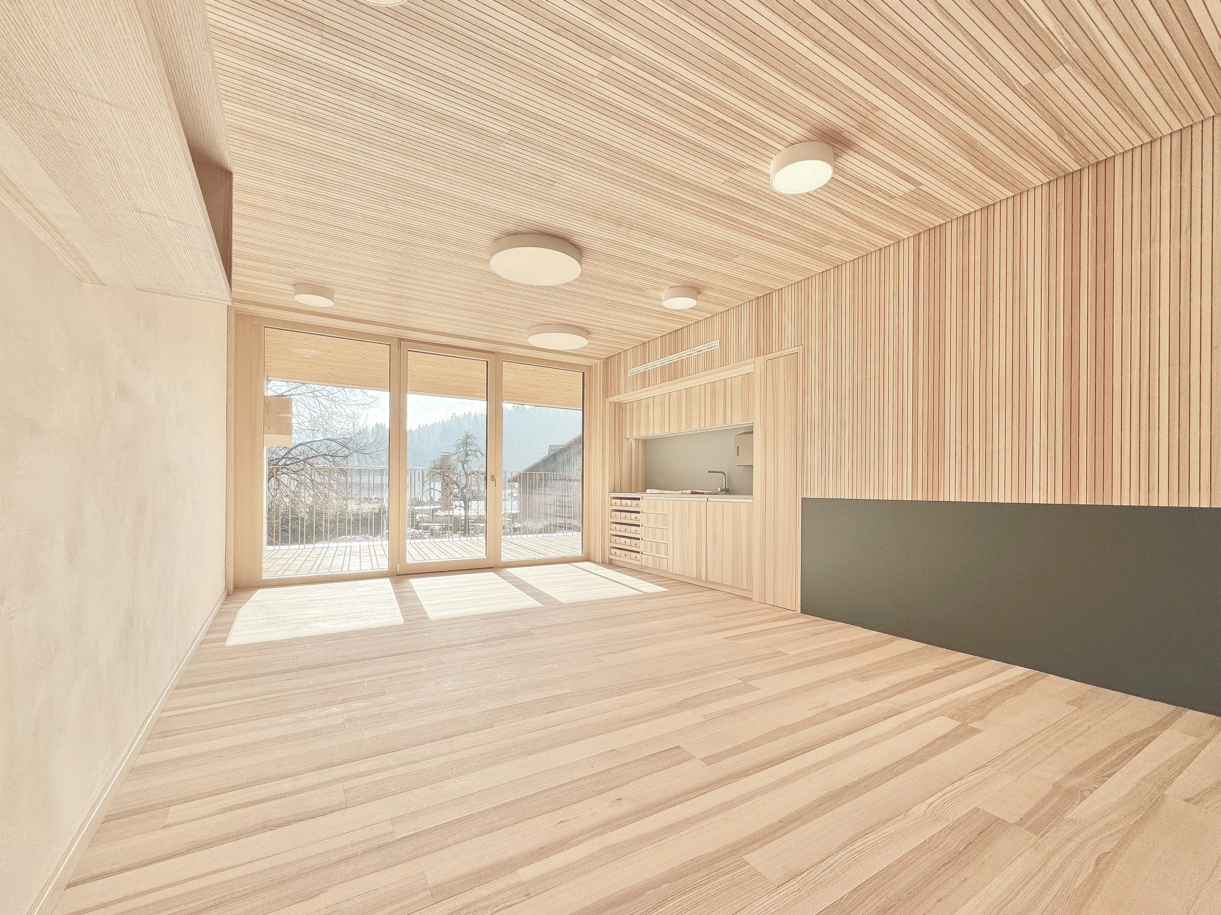 Kinderhaus Rankweil Markt | Gruppenraum Innen | Massivholz und Lehmwände schaffen ein gesundes und natürliches Raumklima