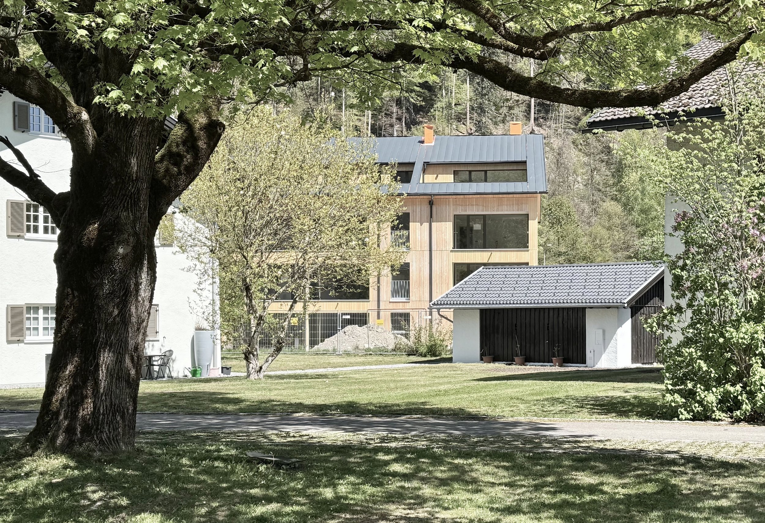Illwerke Siedlung Schruns | Stimmiger Massstab und Architektur im Bezug zum Bestand |  Baustelle April 2026