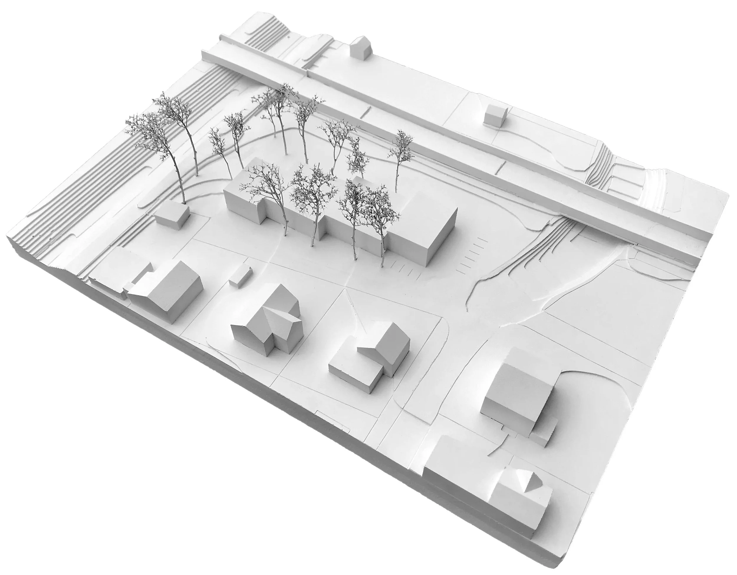 Allesamt Nenzing | Lage umgeben von Föhren am Bahndamm und dem Mengbach