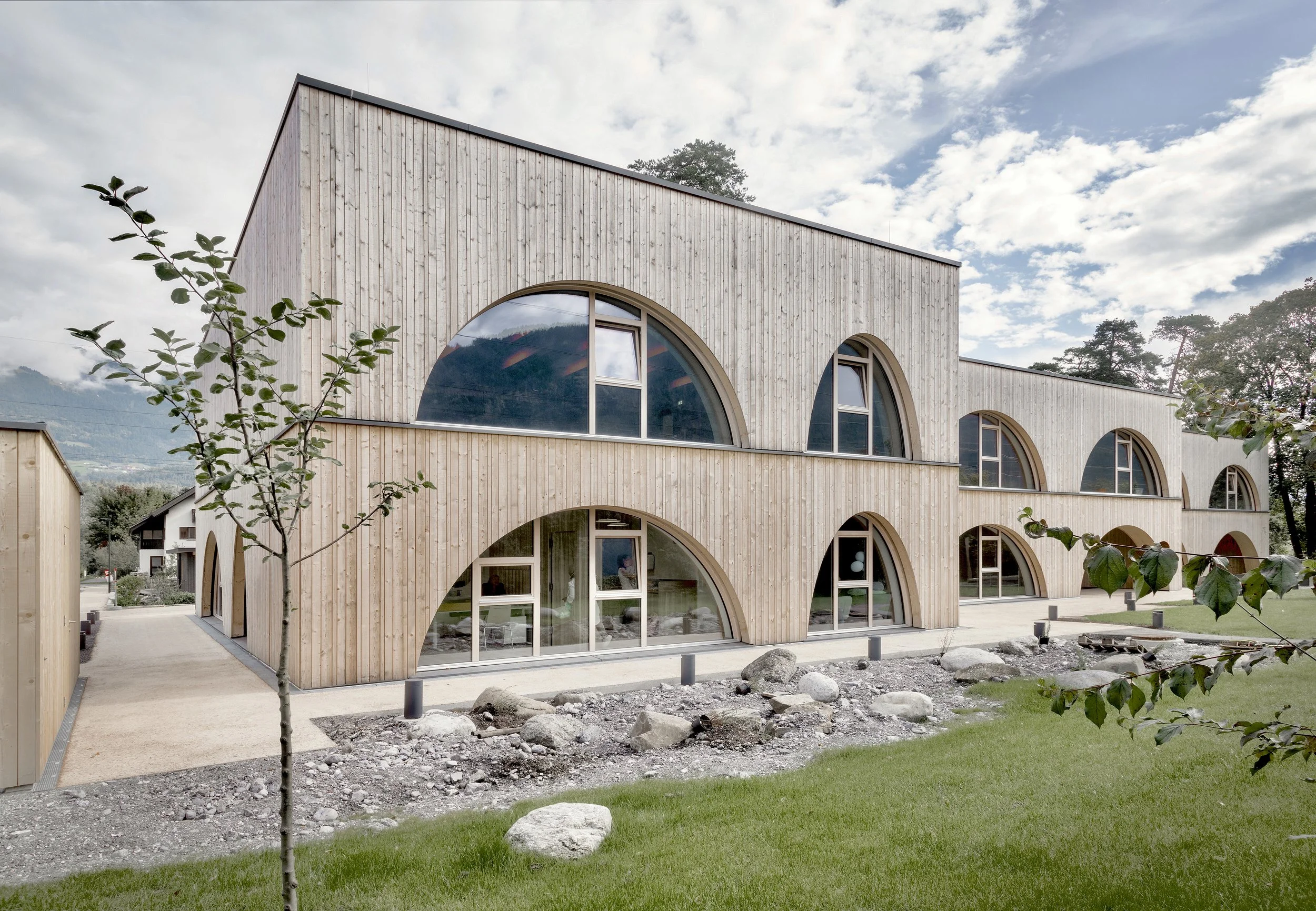 Allesamt Nenzing | Zugang über den Spielplatz | Foto Cornelia Hefel