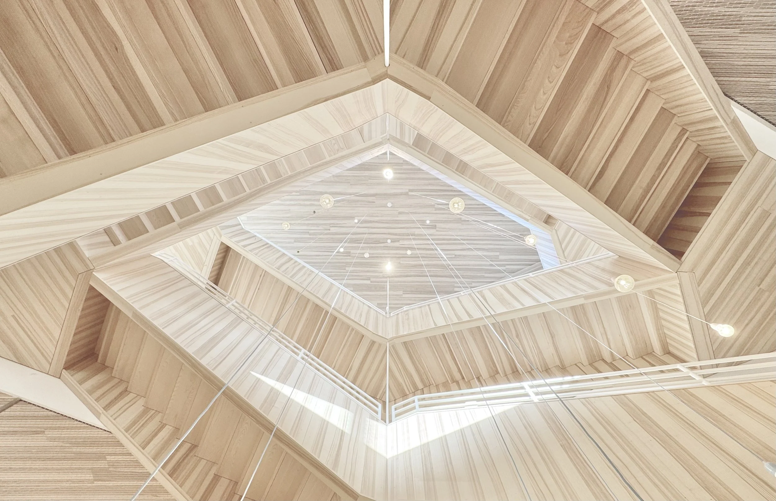 Kinderhaus Rankweil Markt | Belichtung durch das zentrale Stiegenauge