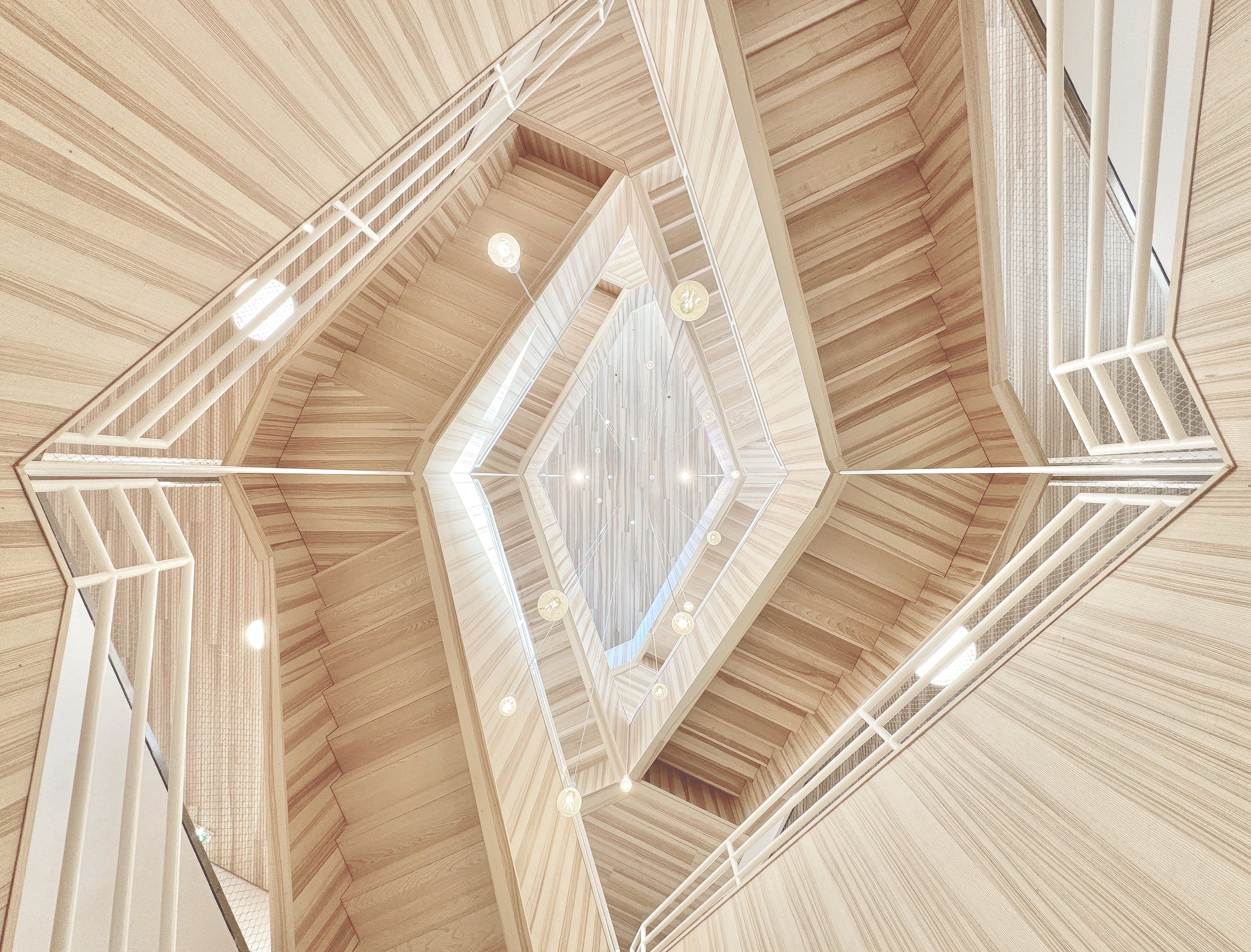 Kinderhaus Rankweil Markt | Belichtung durch das zentrale Stiegenauge