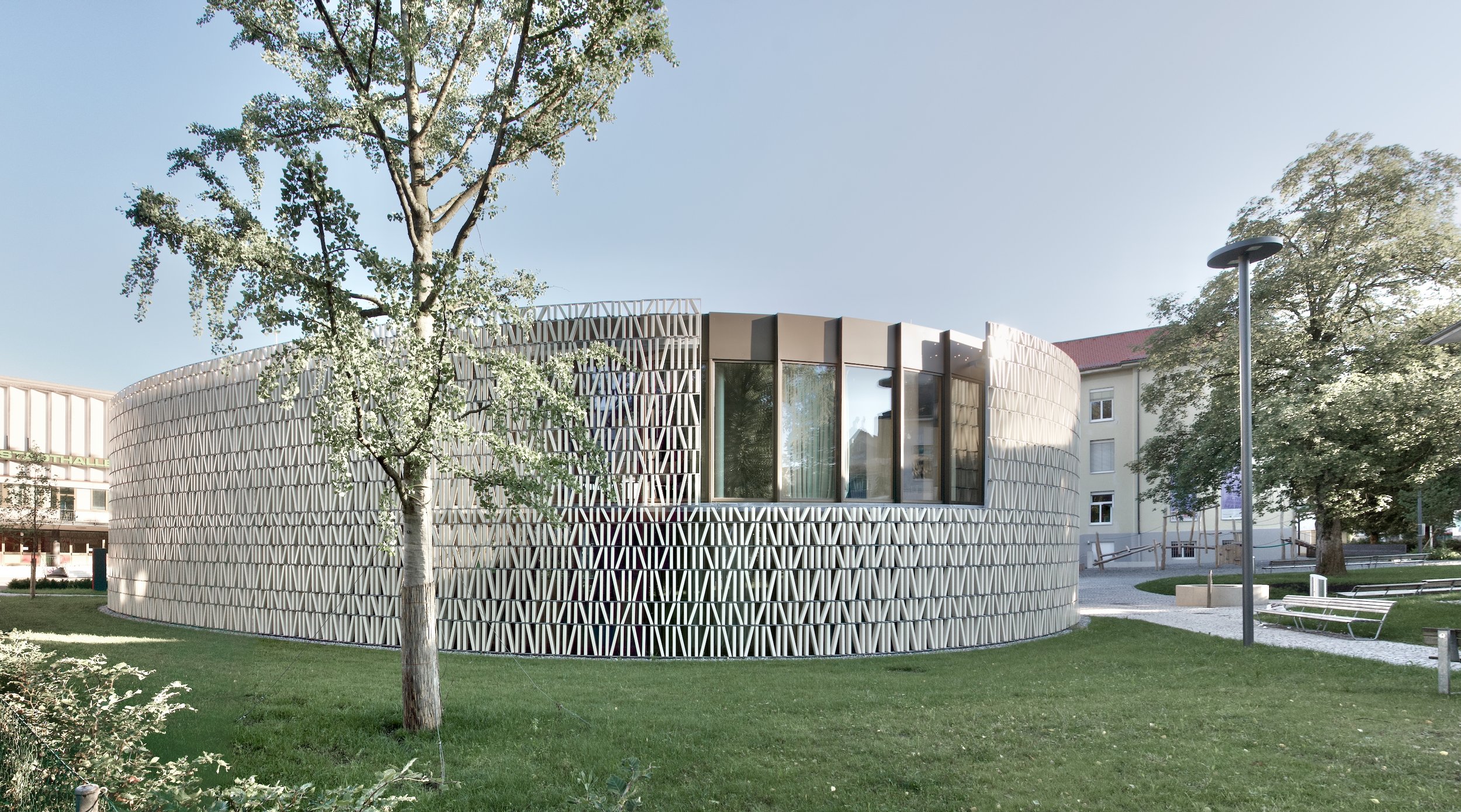 Stadtbibliothek Dornbirn | Ein freigeformter Pavillon im Park