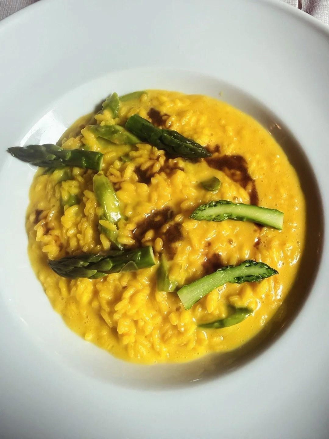 A little taste of Tuscany 🇮🇹✨

Started with the simplest perfection: tomato bruschetta 🍅 on crispy bread &mdash; fresh, juicy, and full of sun.

Then came the star: creamy saffron risotto with asparagus and a hint of liquorice&hellip; unexpected, 
