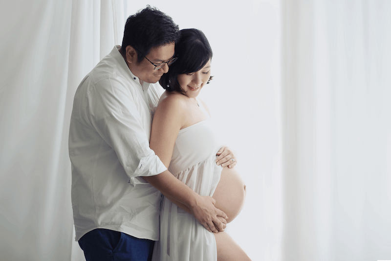 Prenatal breastfeeding education class in Singapore for expectant parents.