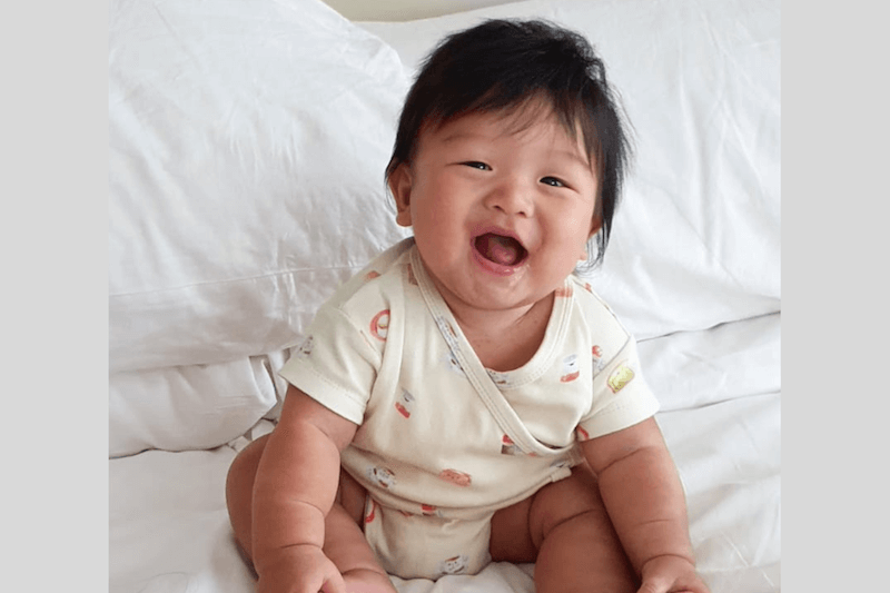 Postnatal lactation support for the fourth trimester and gentle weaning guidance.