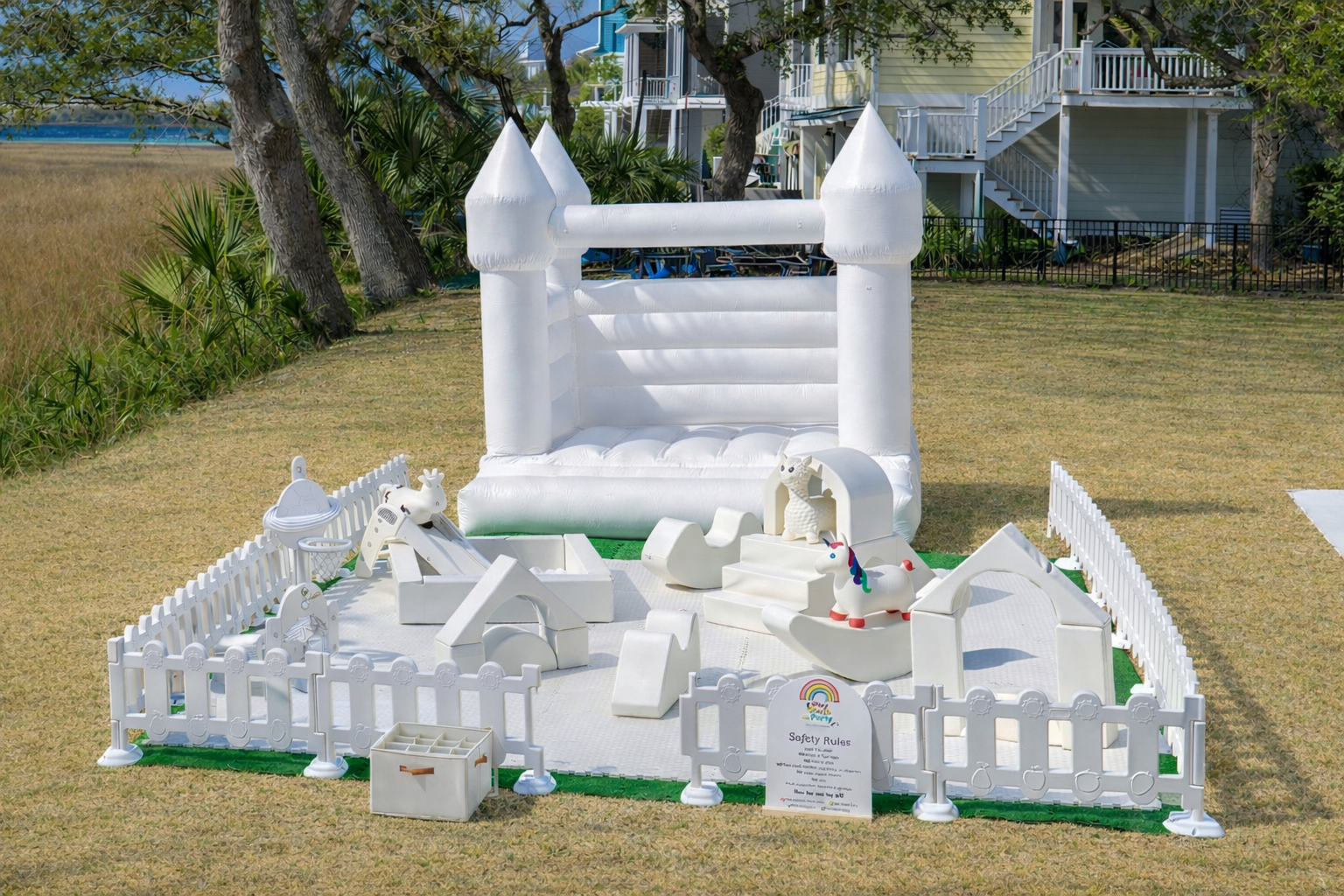 White bounce house.png