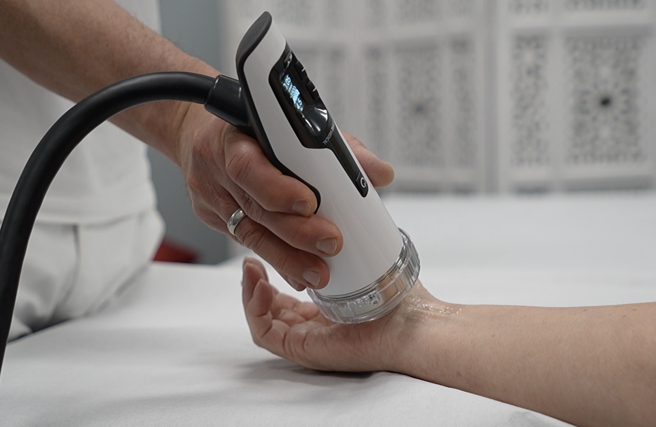 Stoßwellentherapie in Salzburg – moderne Behandlung bei Sehnen- und Gelenkschmerzen