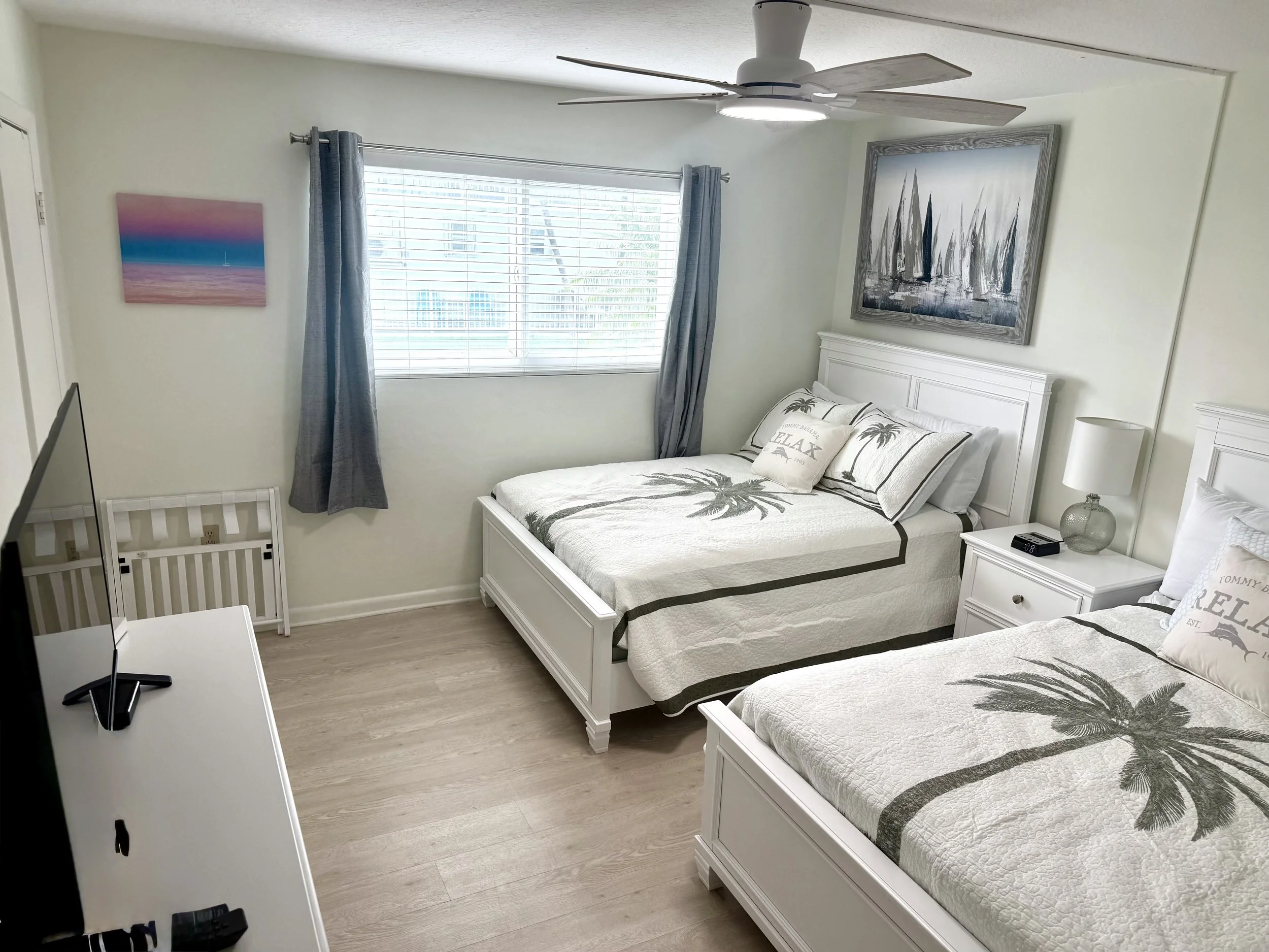 Guest room with 2 double beds 