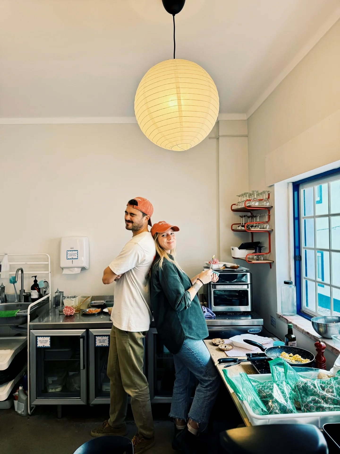 What a blast!! 🥯⚡ Pretty wow big moment for us here at Bagel Bros. First pop-up in town at the awesome @mother.ericeira cafe. It was a massive success. Thank you to everyone who came out, waited and took part in the chaos ;) Incredibly lucky to have