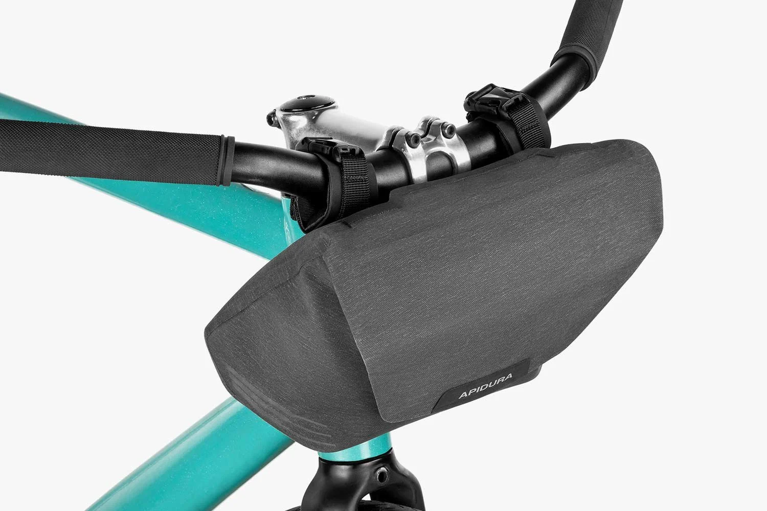 apidura-city-handlebar-pack-2l-on-bike-2.jpg