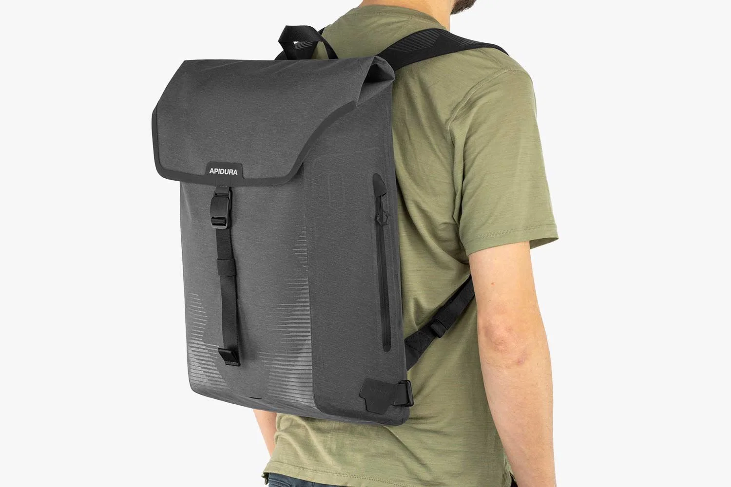 apidura-city-backpack-20l-on-body-2.jpg