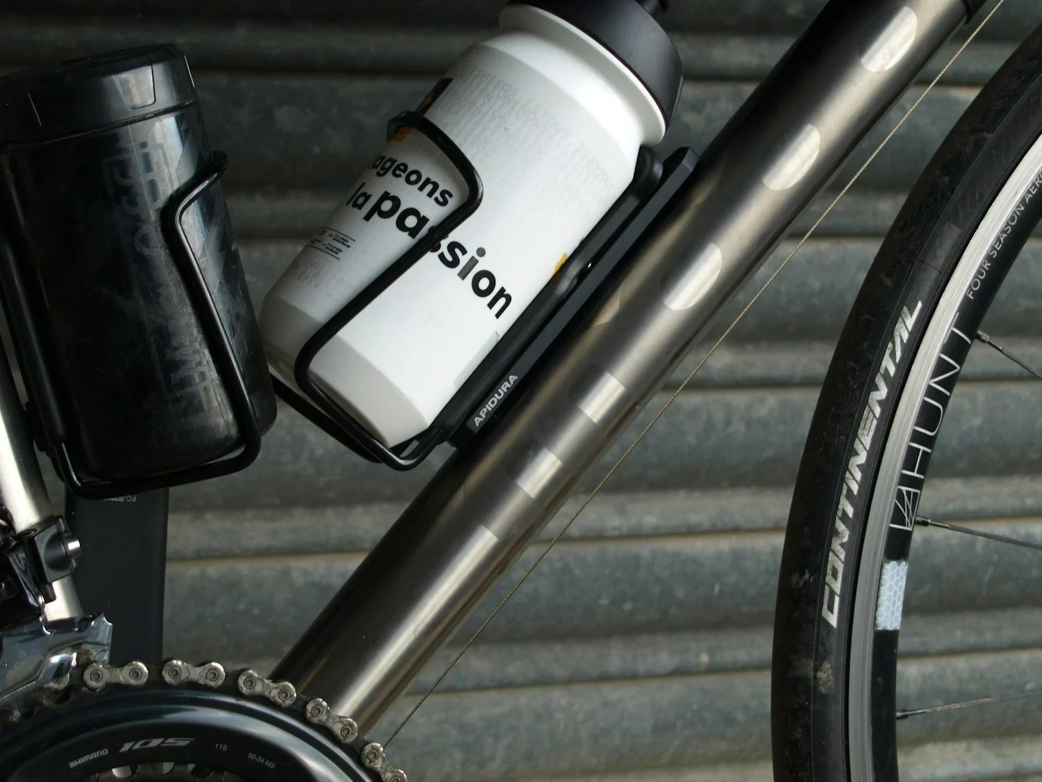 apidura-bottle-cage-adaptor-lifestyle.jpg