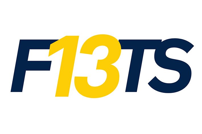 Logo met de tekst 'F13S', waarbij de '1' en '3' geel zijn en de 'F' en 'S' donkerblauw.
