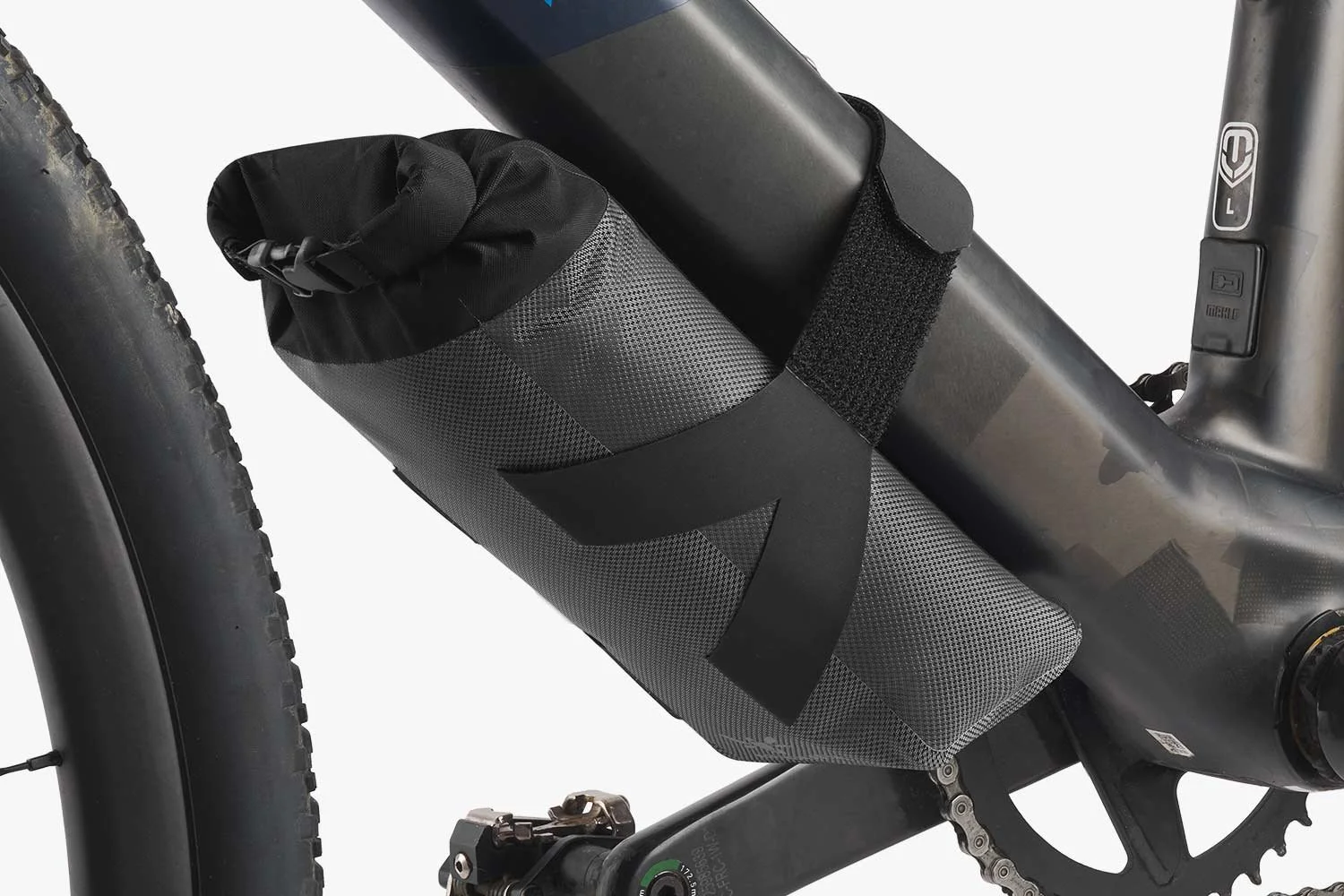 apidura-expedition-e-bike-charger-pack-product-on-bike-3.jpg