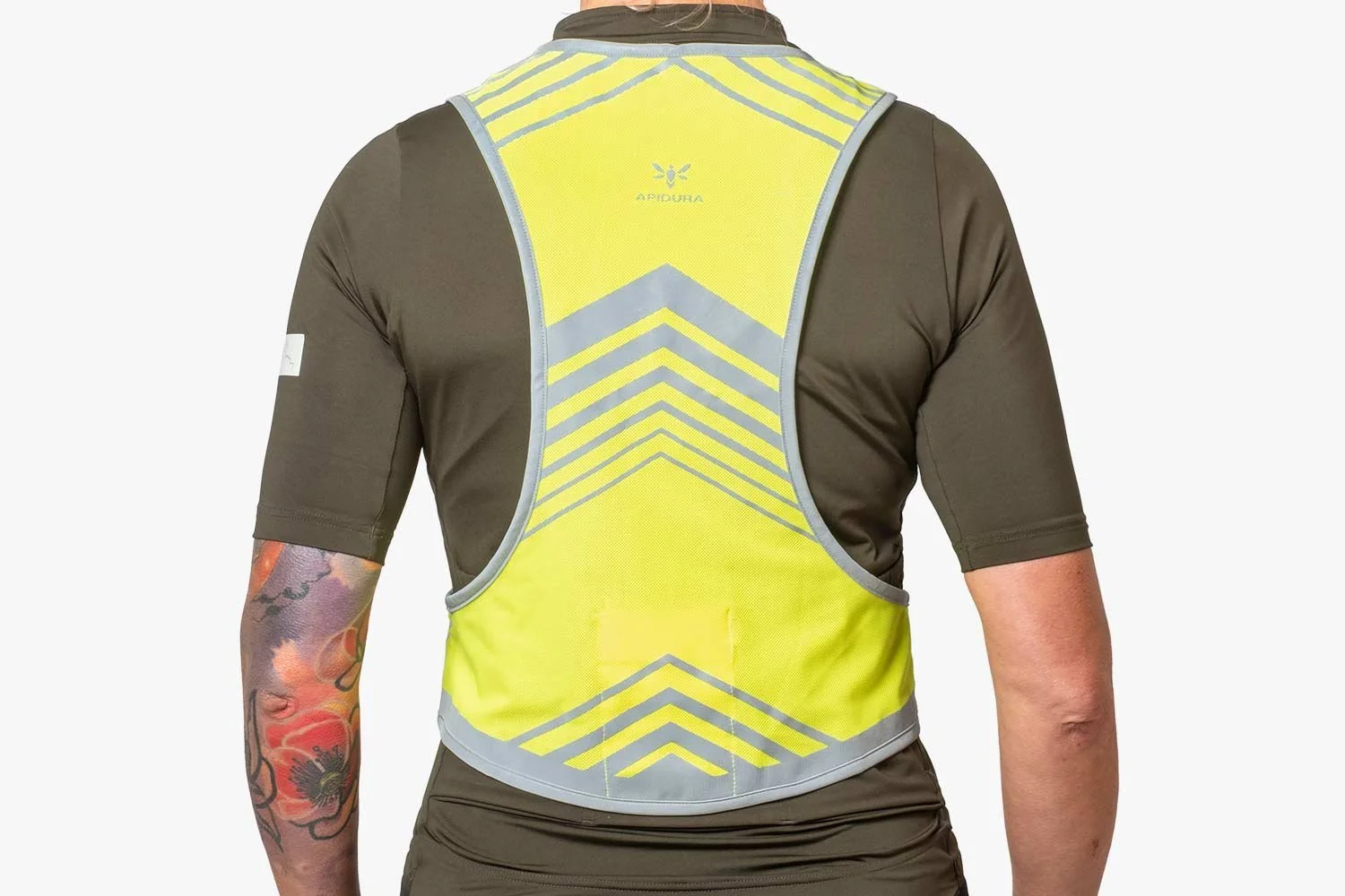 apidura-packable-visibility-vest-s-m-on-body-5.jpg
