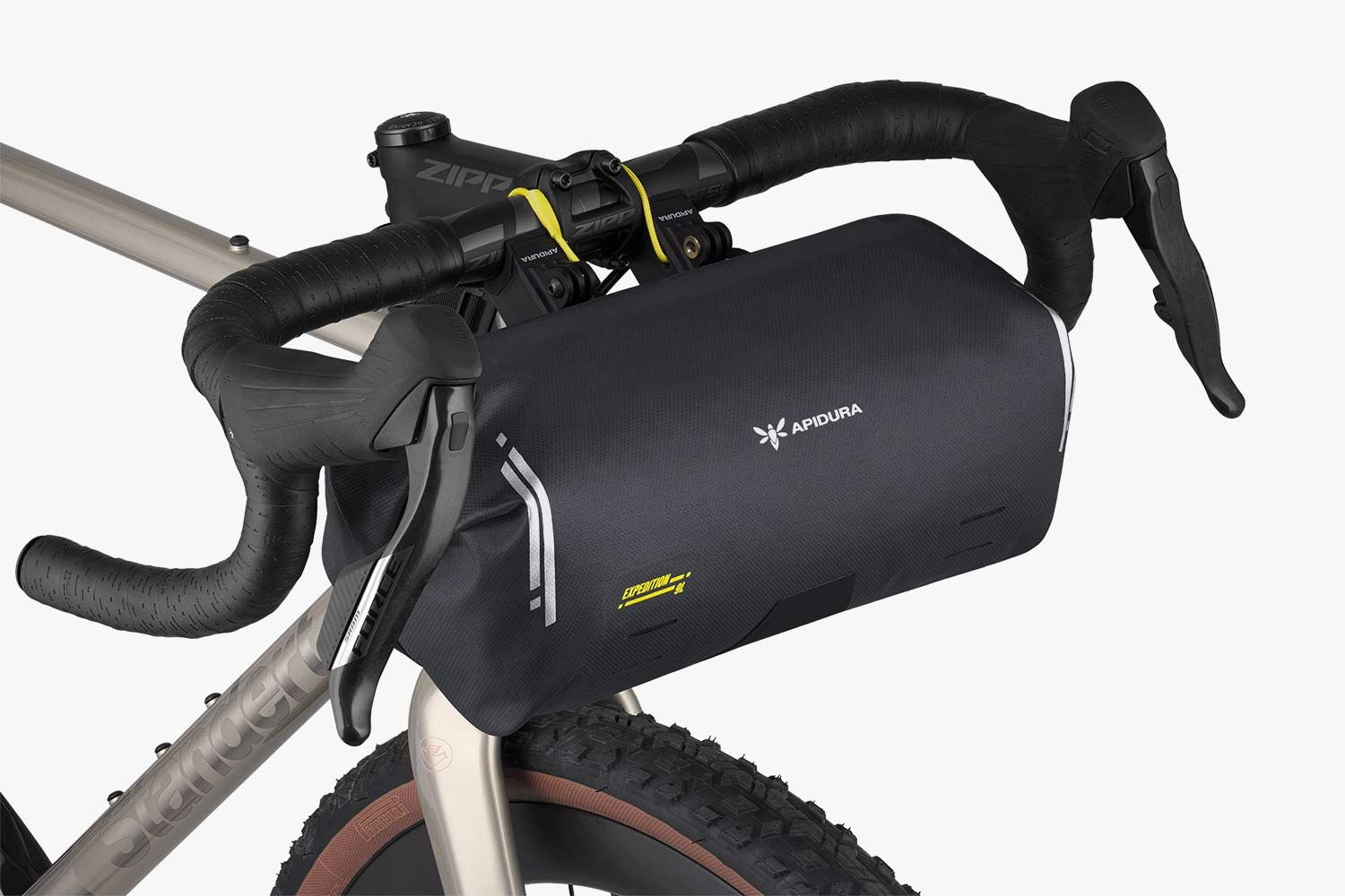 apidura-expedition-handlebar-pack-9l-on-bike-1.jpg