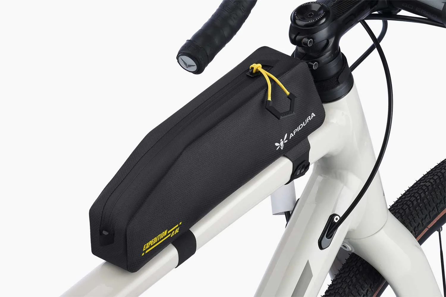 apidura-expedition-top-tube-pack-0.6l-on-bike-2-REV2-1.jpg