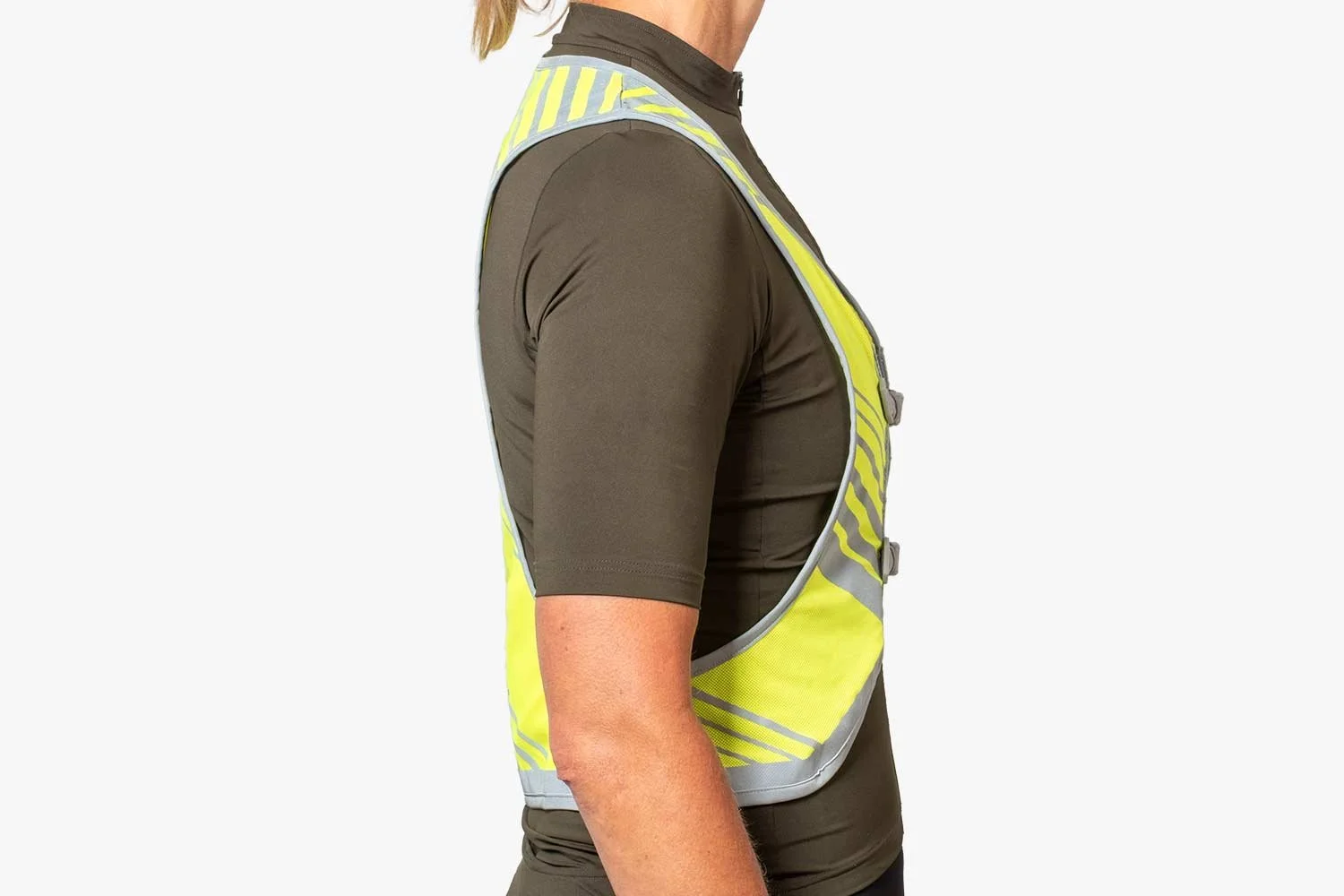apidura-packable-visibility-vest-s-m-on-body-3.jpg