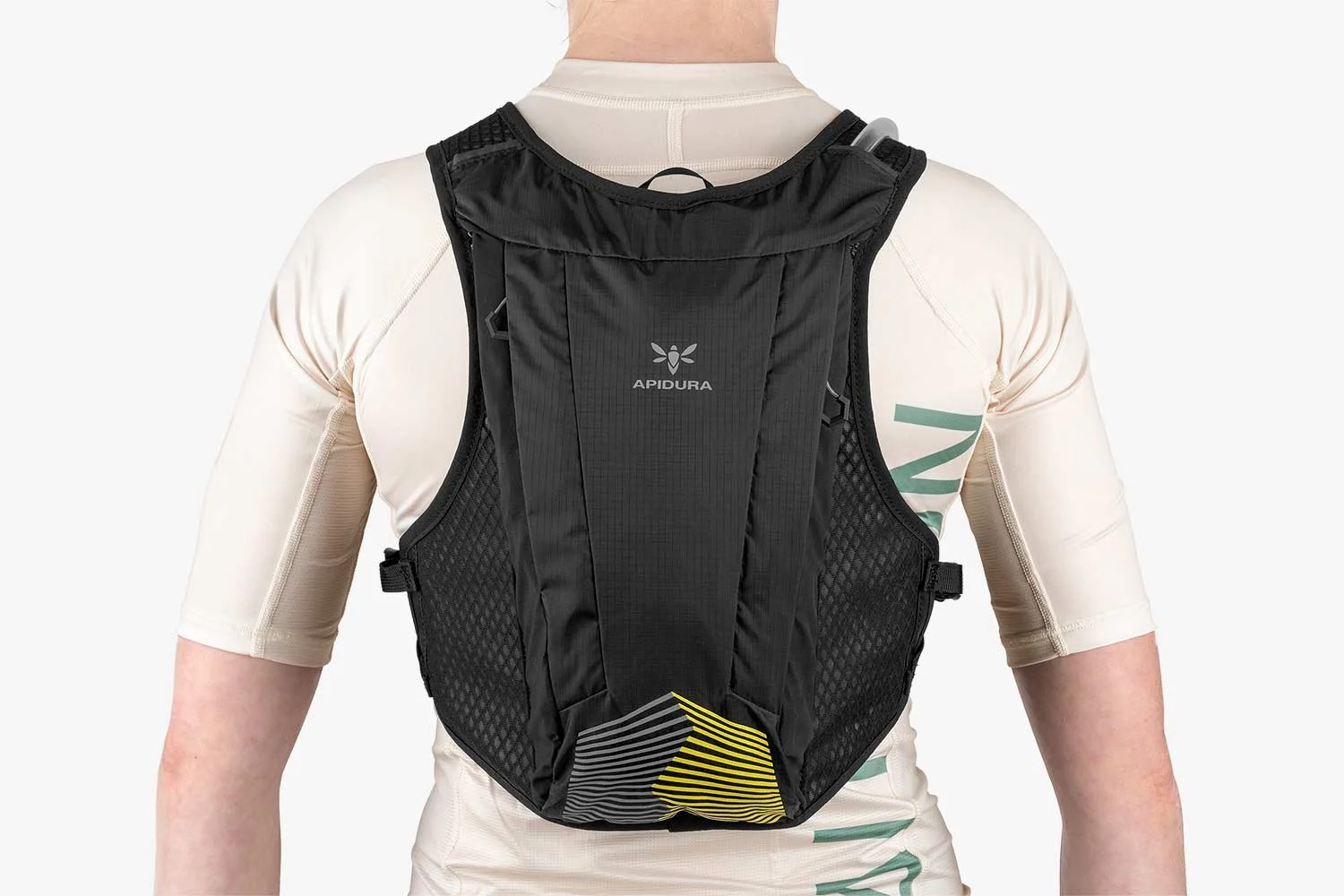 apidura-racing-hydration-vest-s-m-on-body-5.jpg