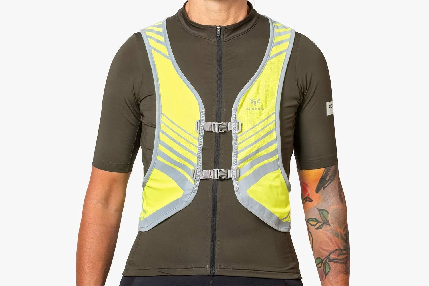 apidura-packable-visibility-vest-s-m-on-body-1.jpg
