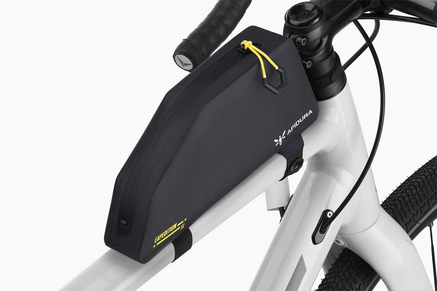 apidura-expedition-top-tube-pack-1l-on-bike-2-REV1-1.jpg