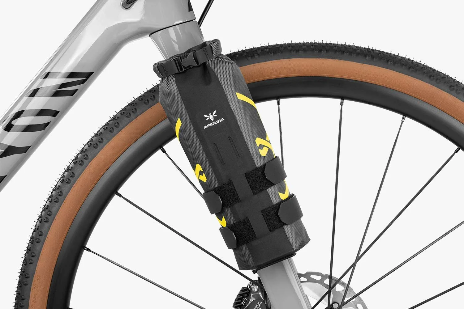 apidura-expedition-cargo-cage-pack-1.3l-on-bike-1.jpg
